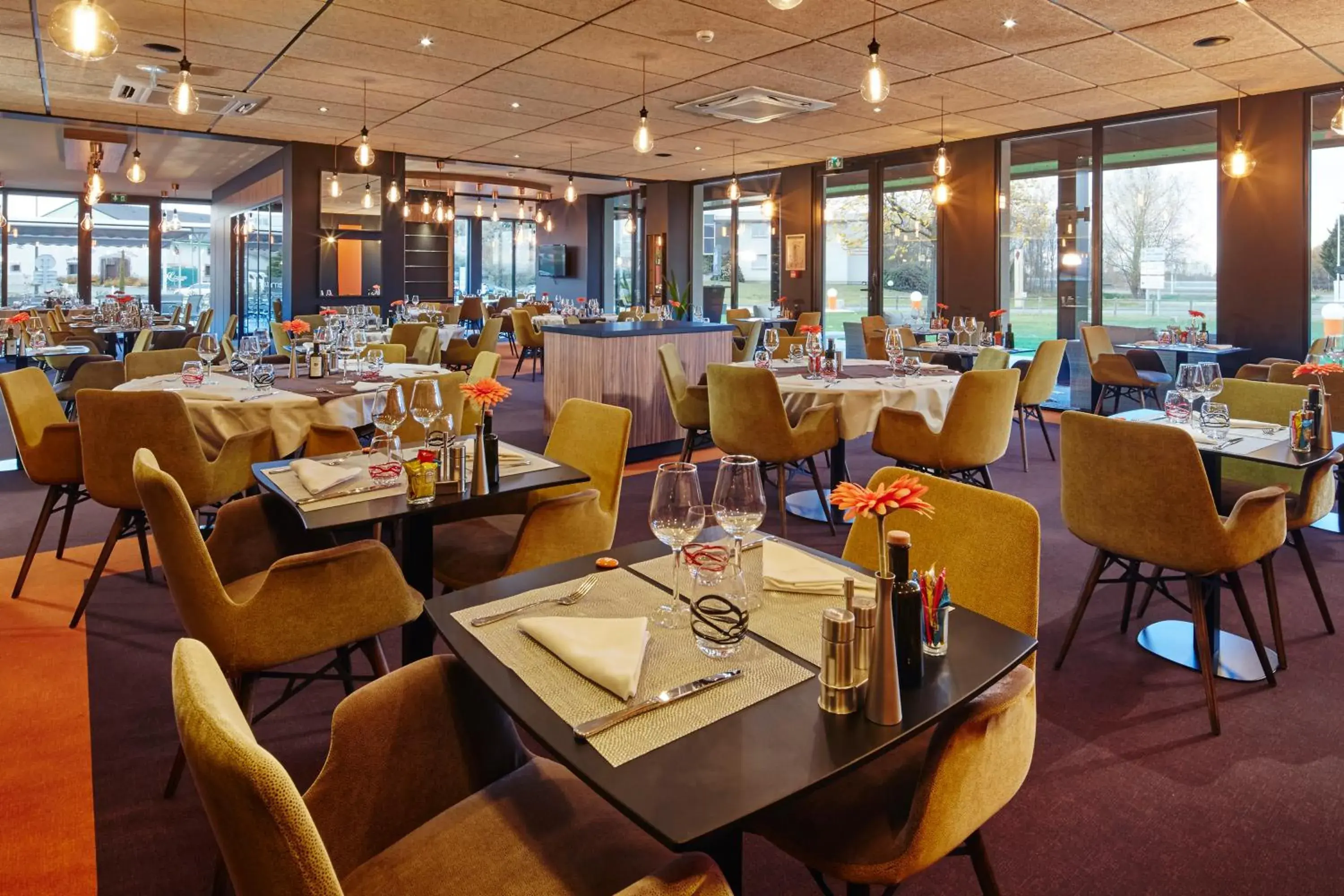 Restaurant/places to eat in Kyriad Clermont Ferrand Nord - Riom Restaurant/places to eat in Kyriad Clermont Ferrand Nord - Riom