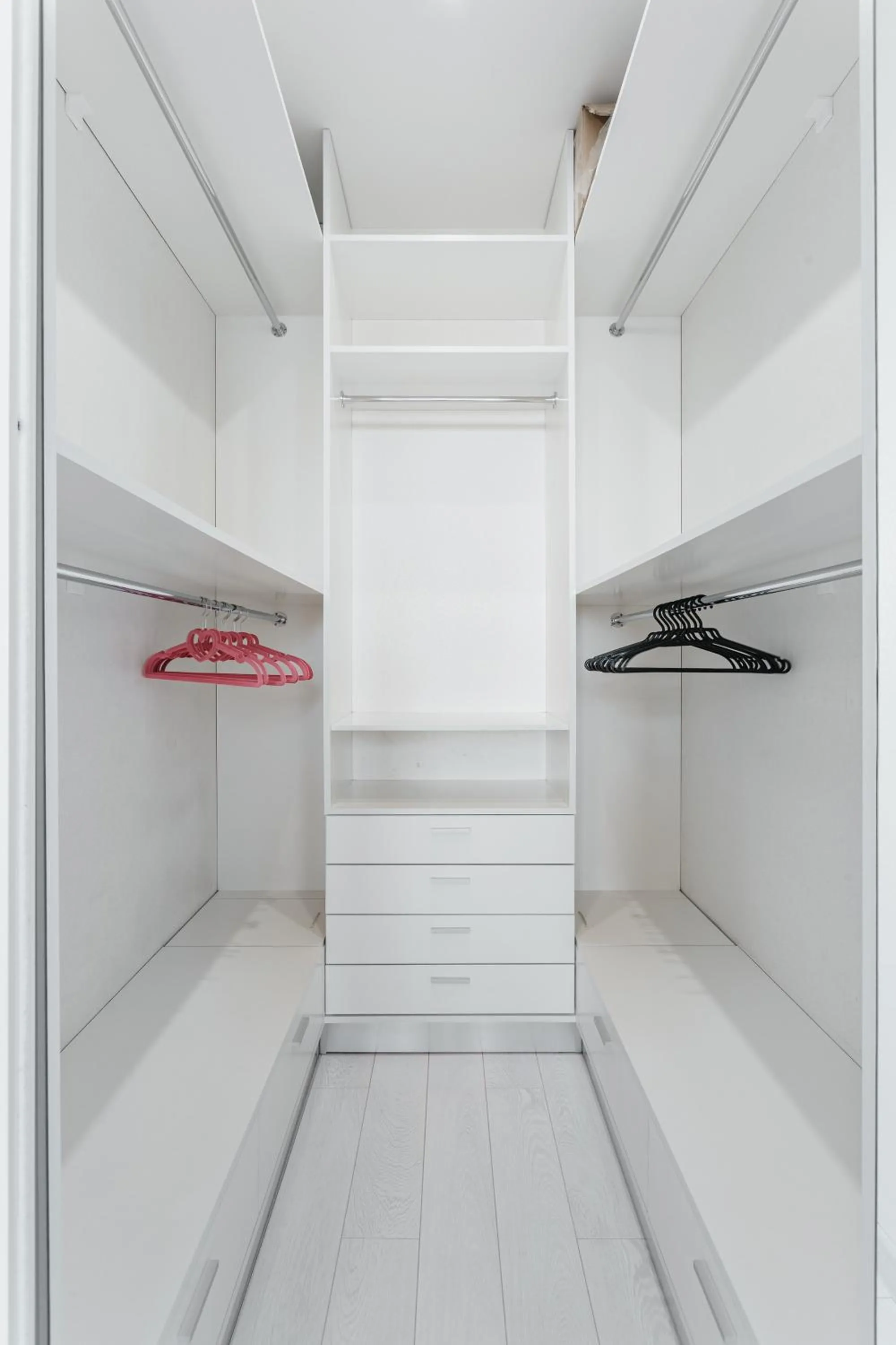 wardrobe in Odessa Pearl Apart Arcadia