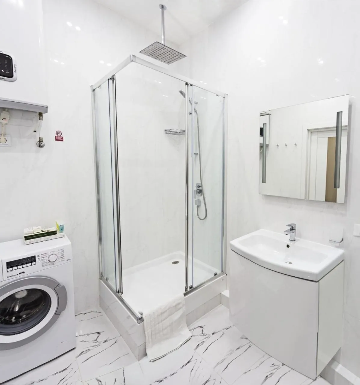 Shower in Odessa Pearl Apart Arcadia
