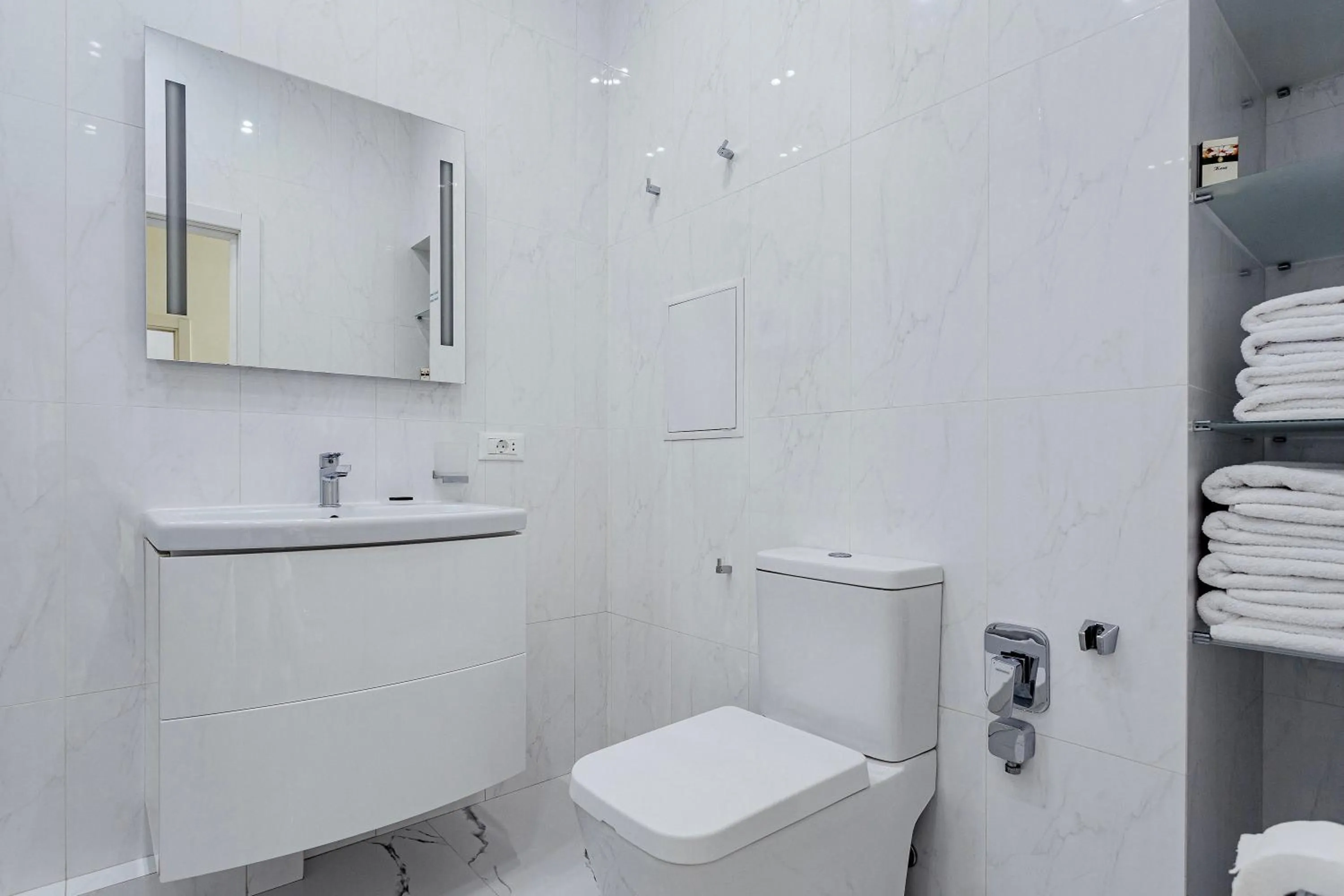 Toilet in Odessa Pearl Apart Arcadia