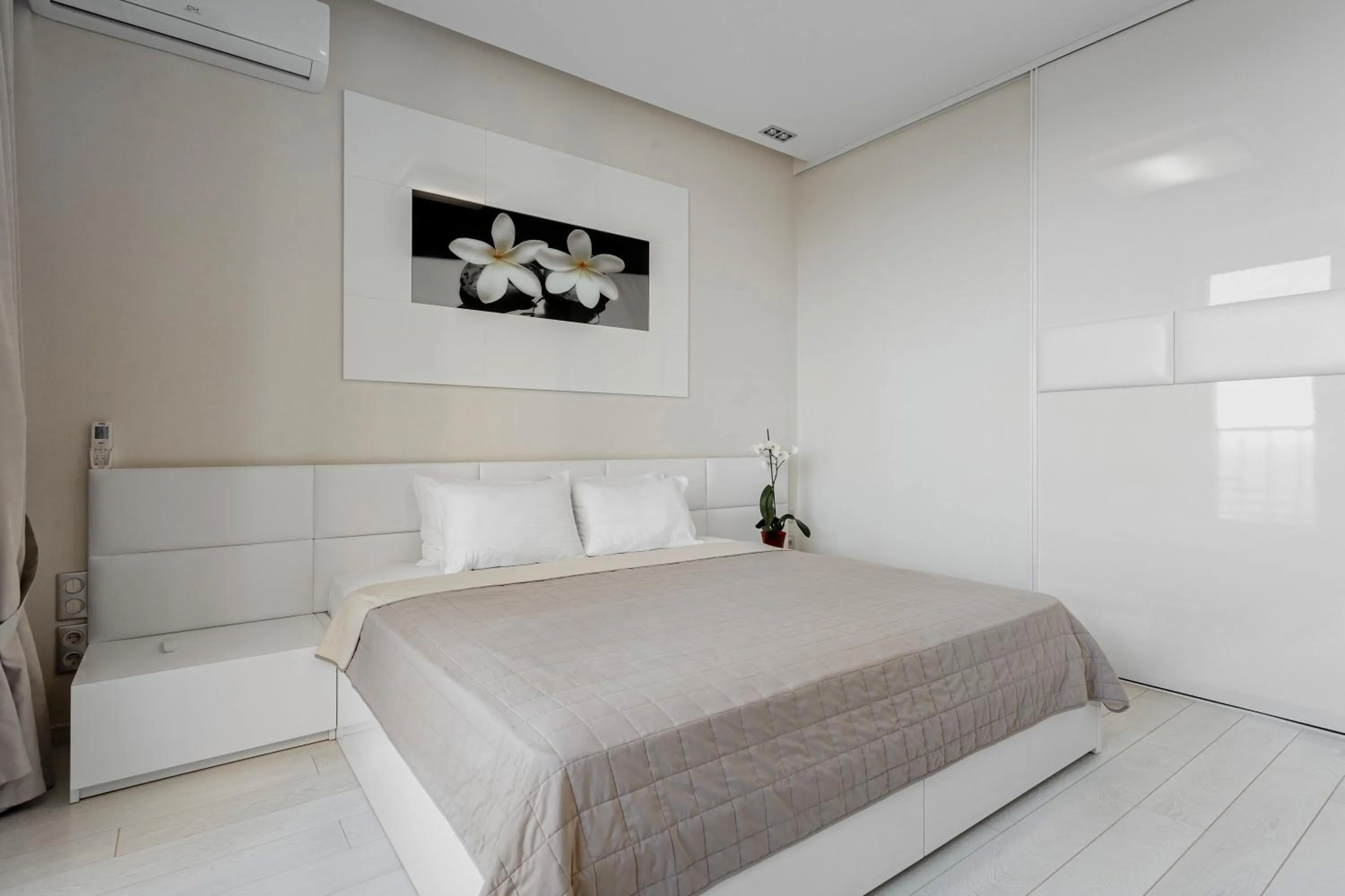 Bedroom, Bed in Odessa Pearl Apart Arcadia