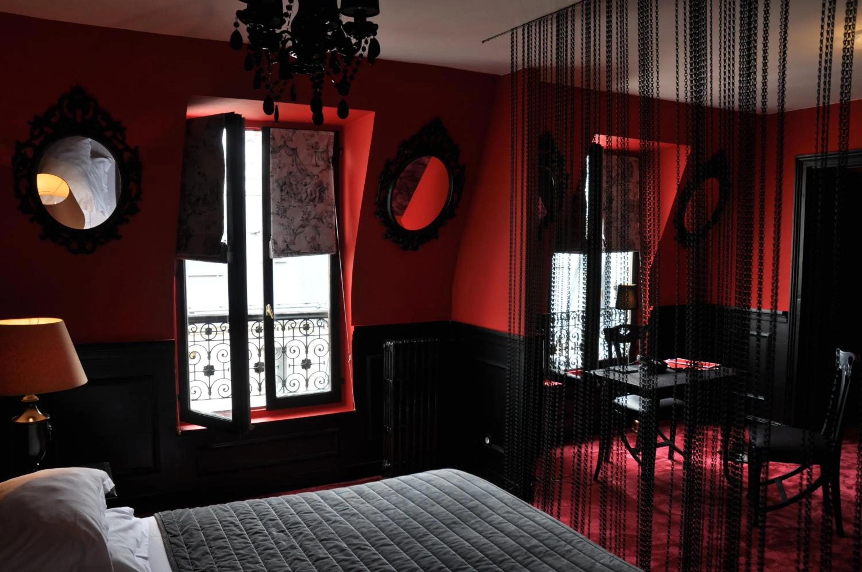 Bed in Alba Opéra Hôtel