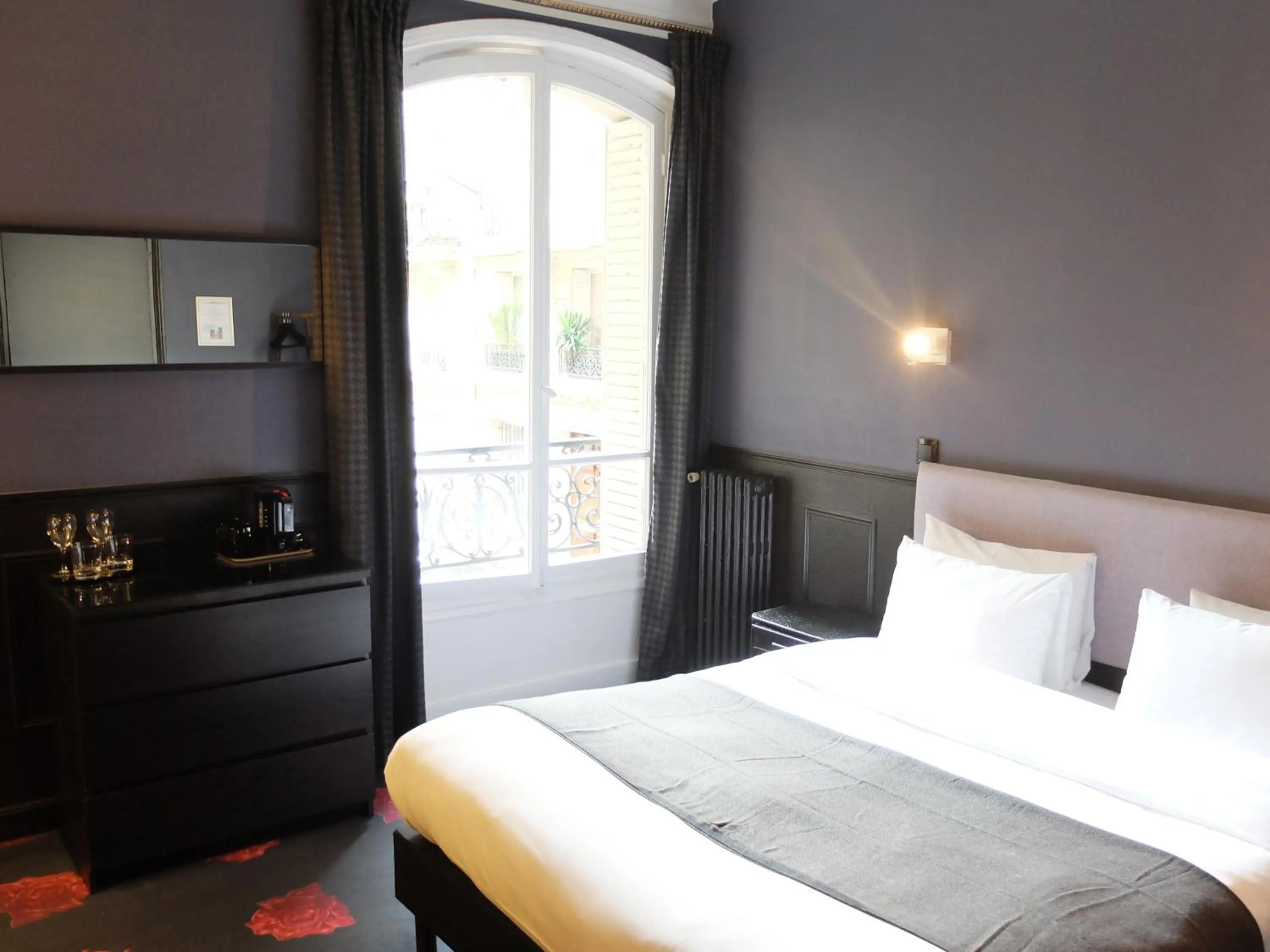 Day, Bed in Alba Opéra Hôtel