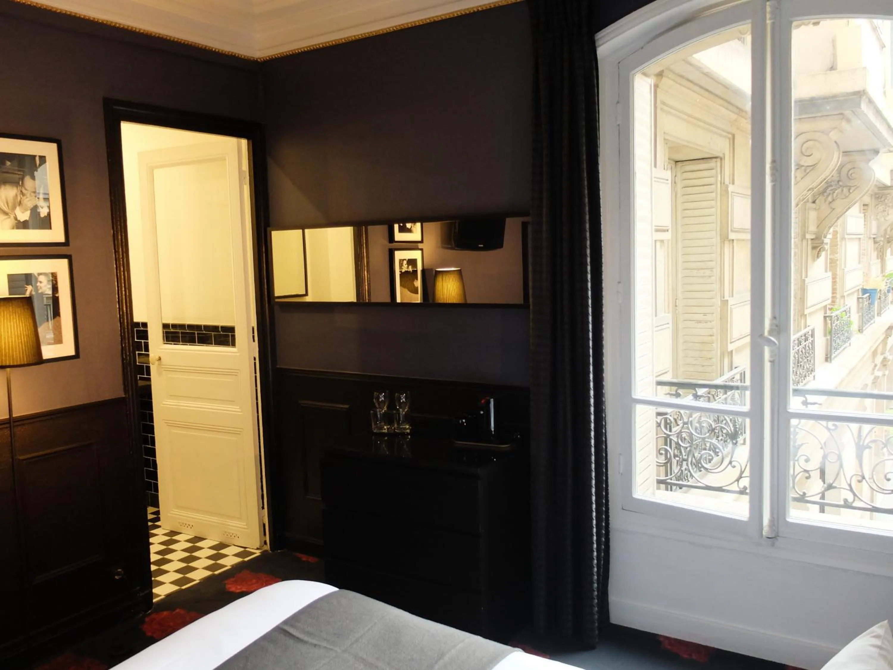 Decorative detail, Bed in Alba Opéra Hôtel