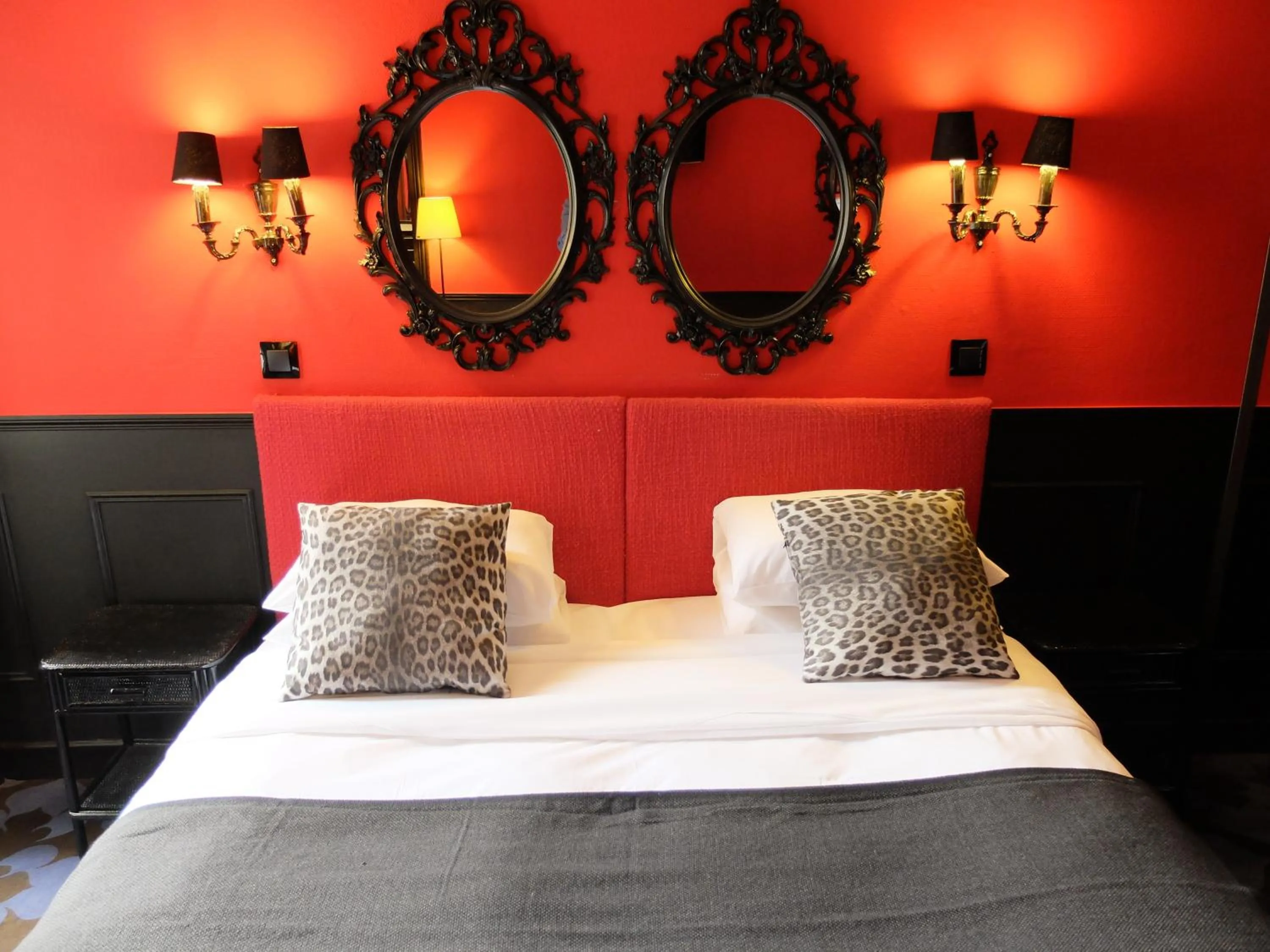 Decorative detail, Bed in Alba Opéra Hôtel