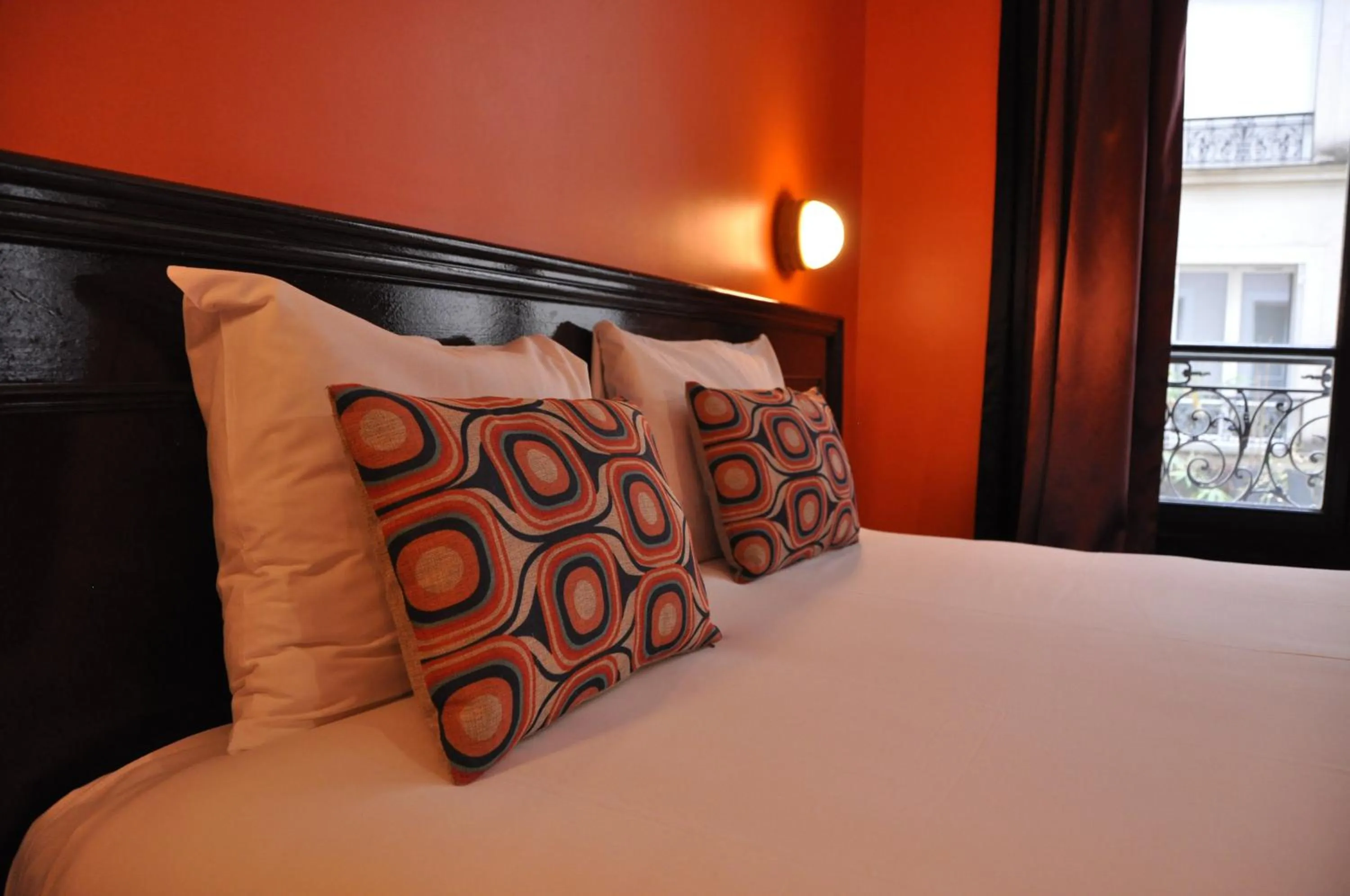 Bed in Alba Opéra Hôtel