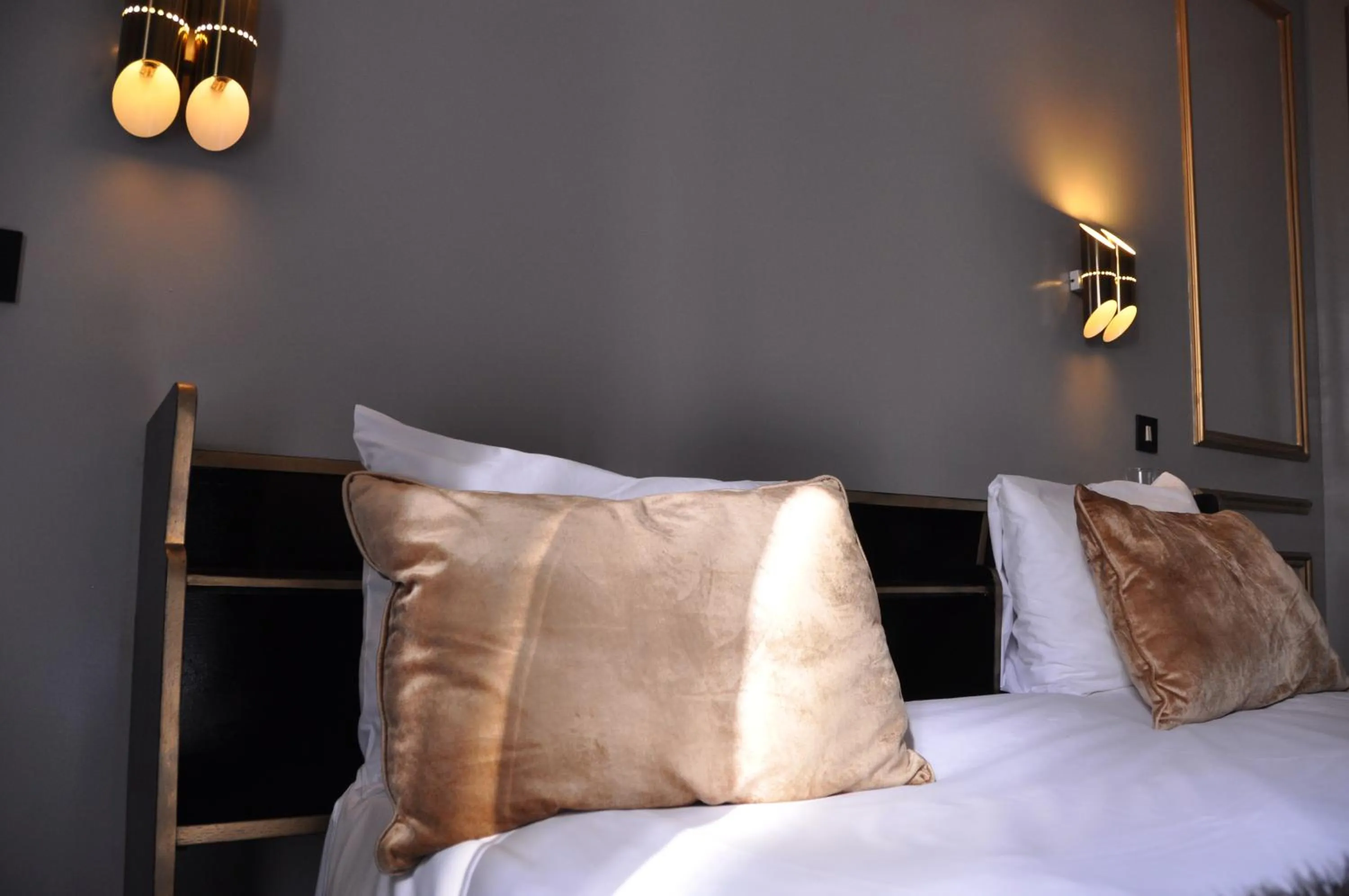 Bed in Alba Opéra Hôtel