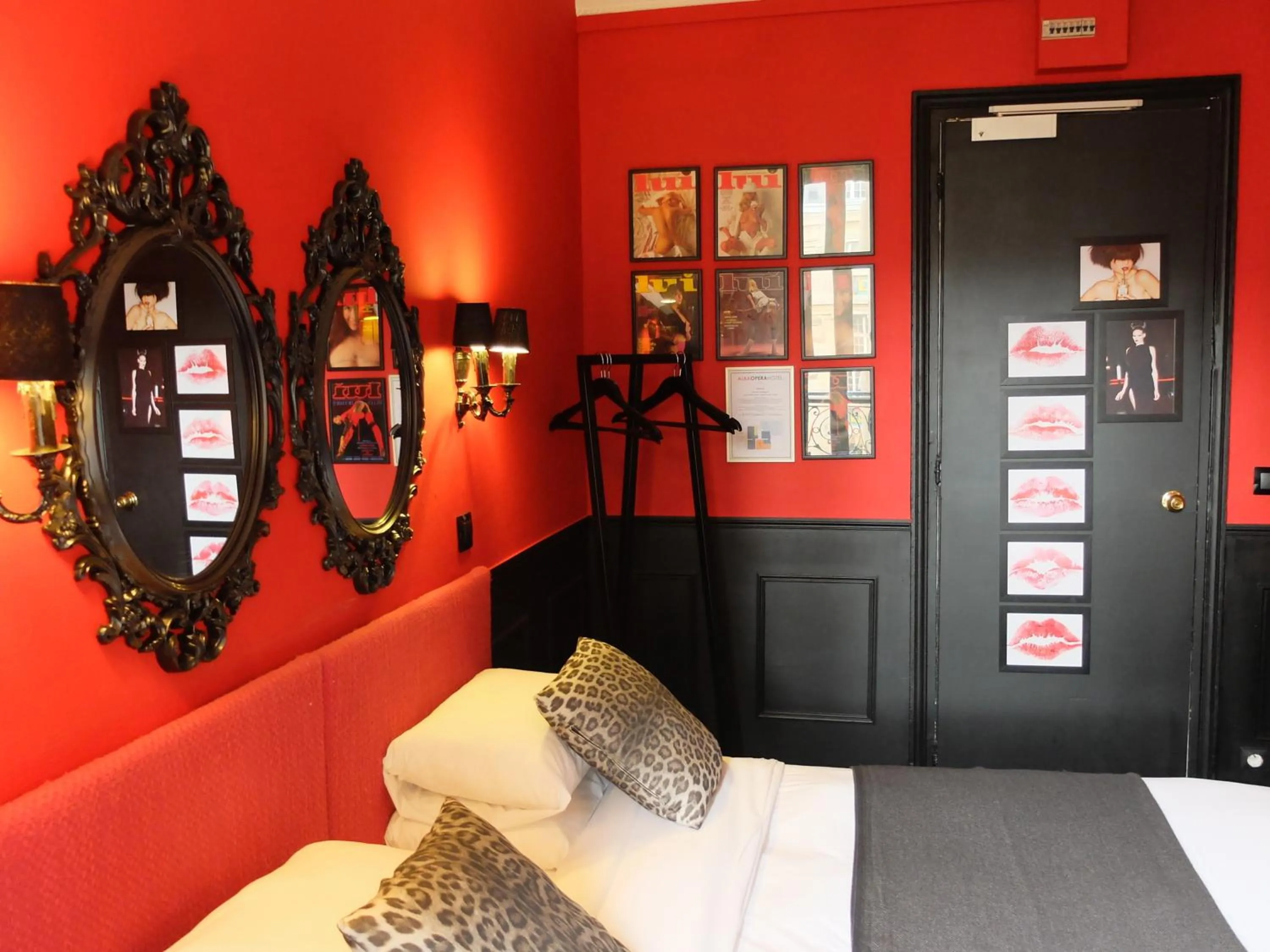 Decorative detail, Bed in Alba Opéra Hôtel