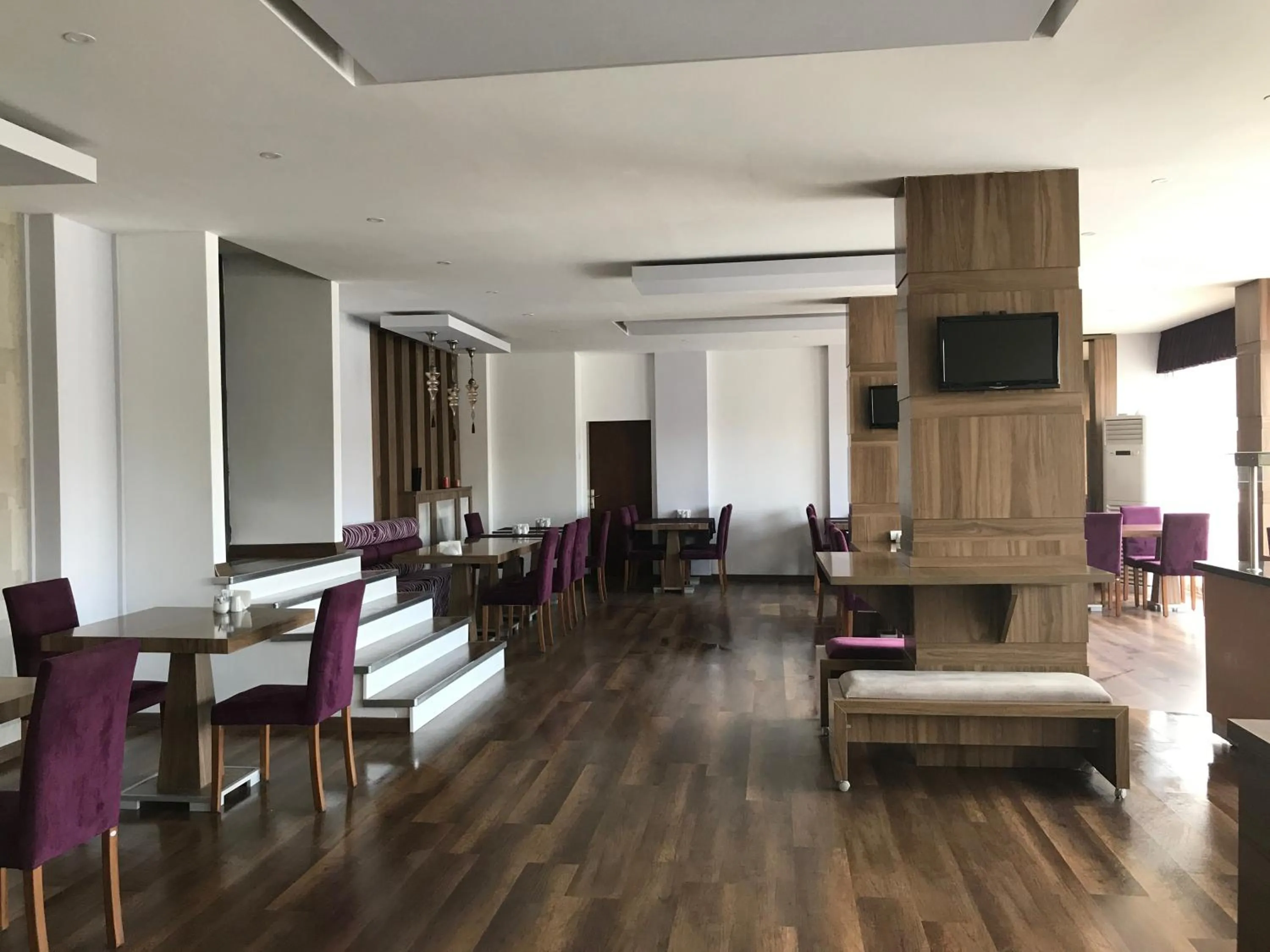 Restaurant/places to eat in Hande Hotel