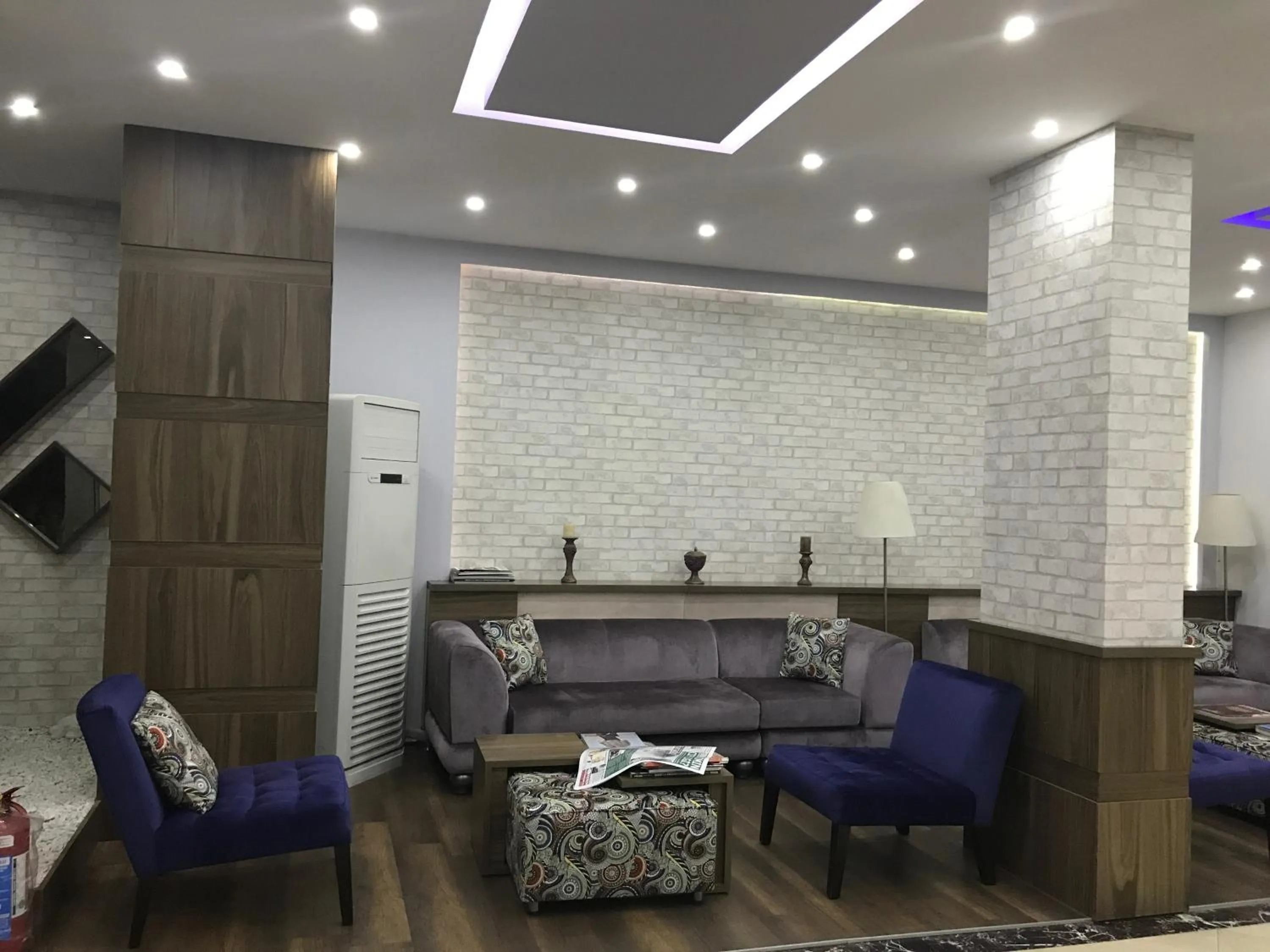 Library in Hande Hotel