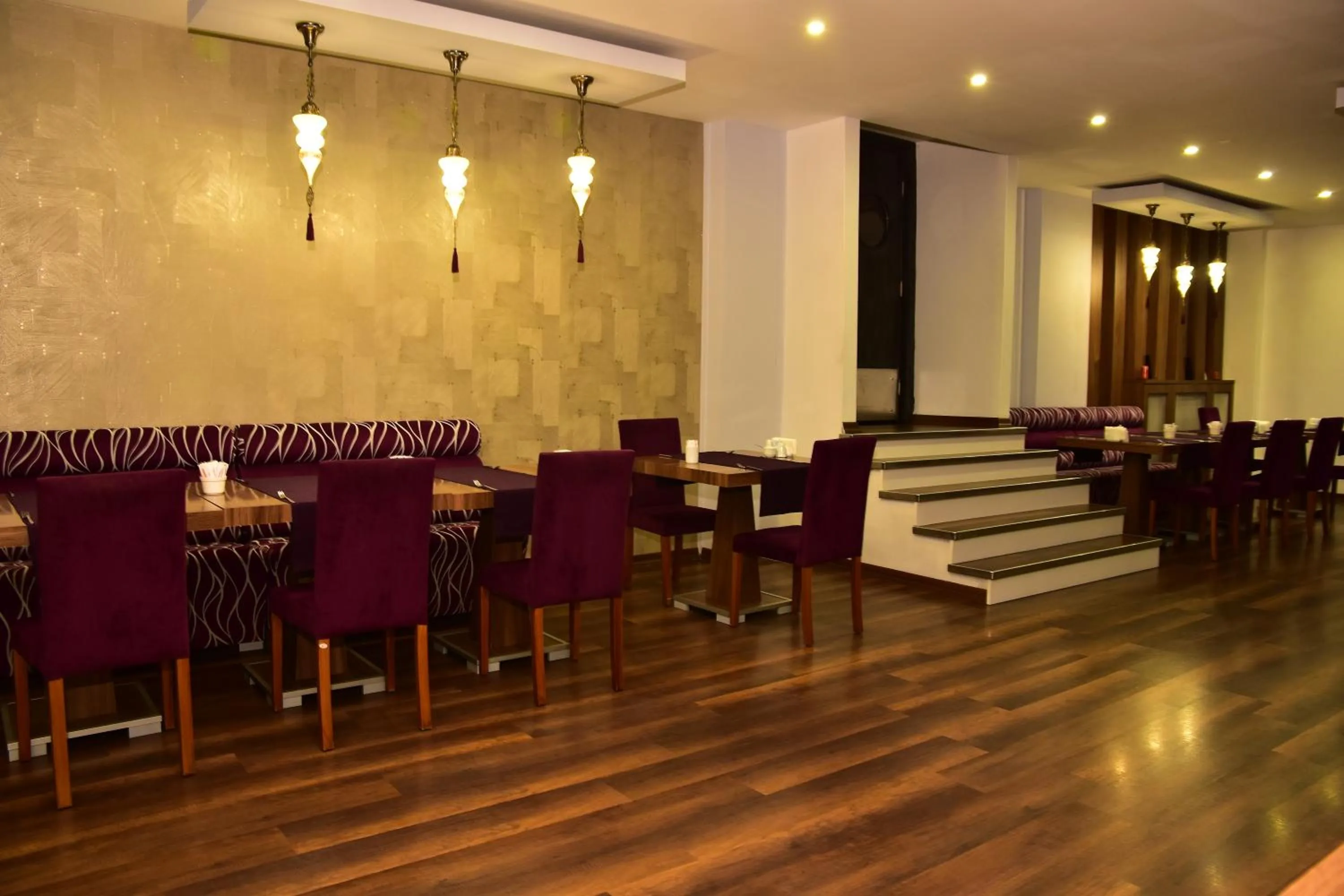 Restaurant/places to eat in Hande Hotel