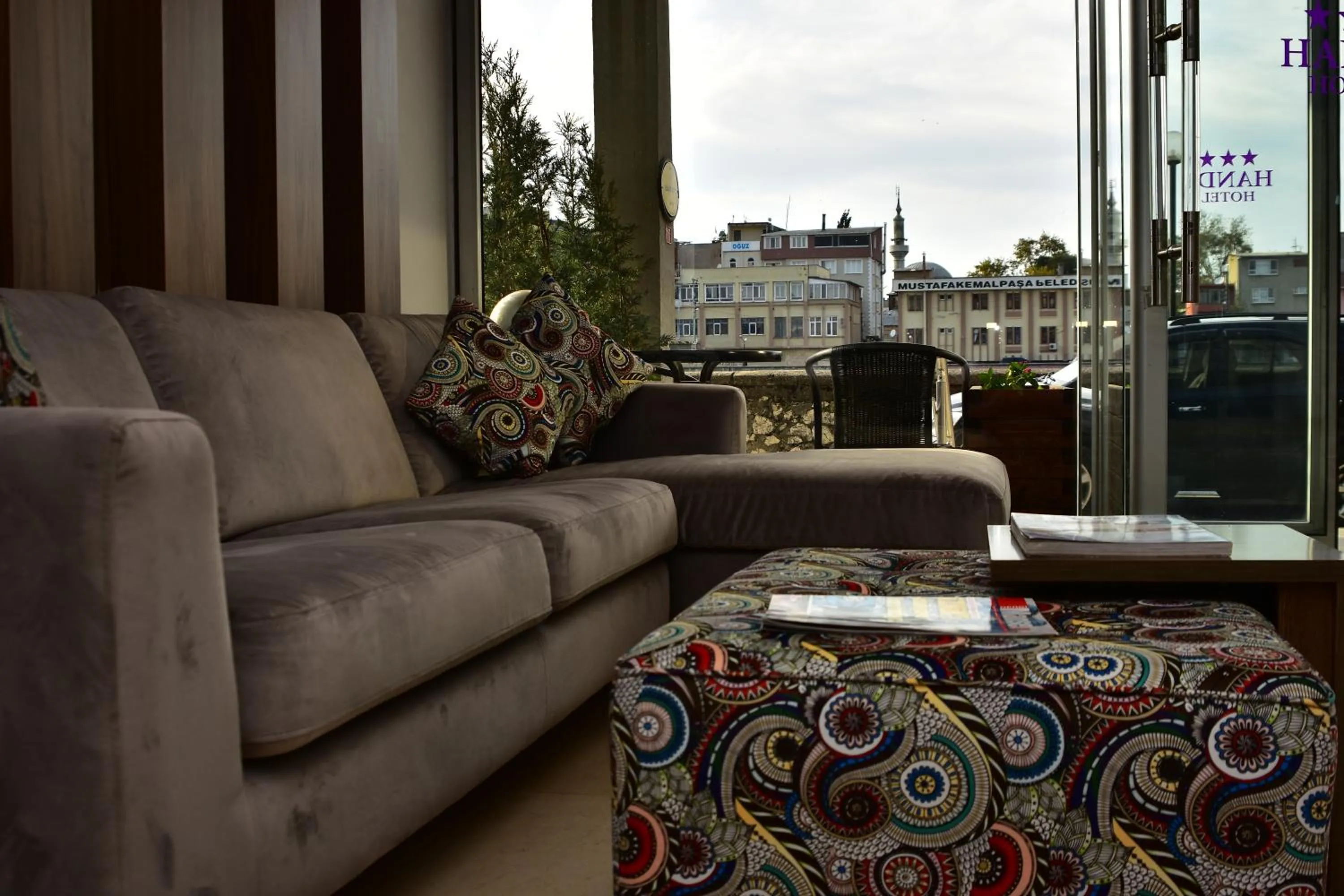 Facade/entrance in Hande Hotel