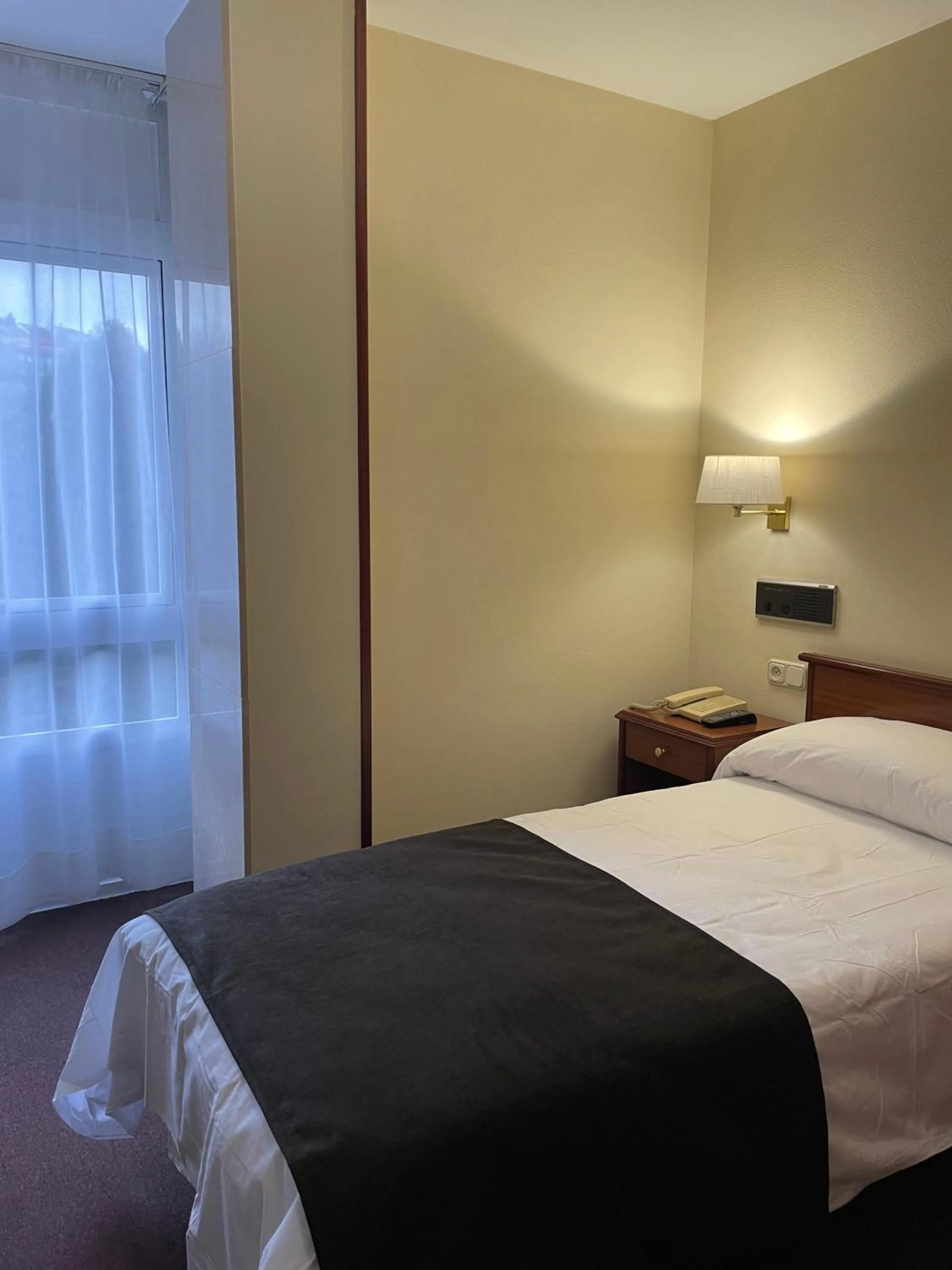 Bed in Pensión Capital de Galicia
