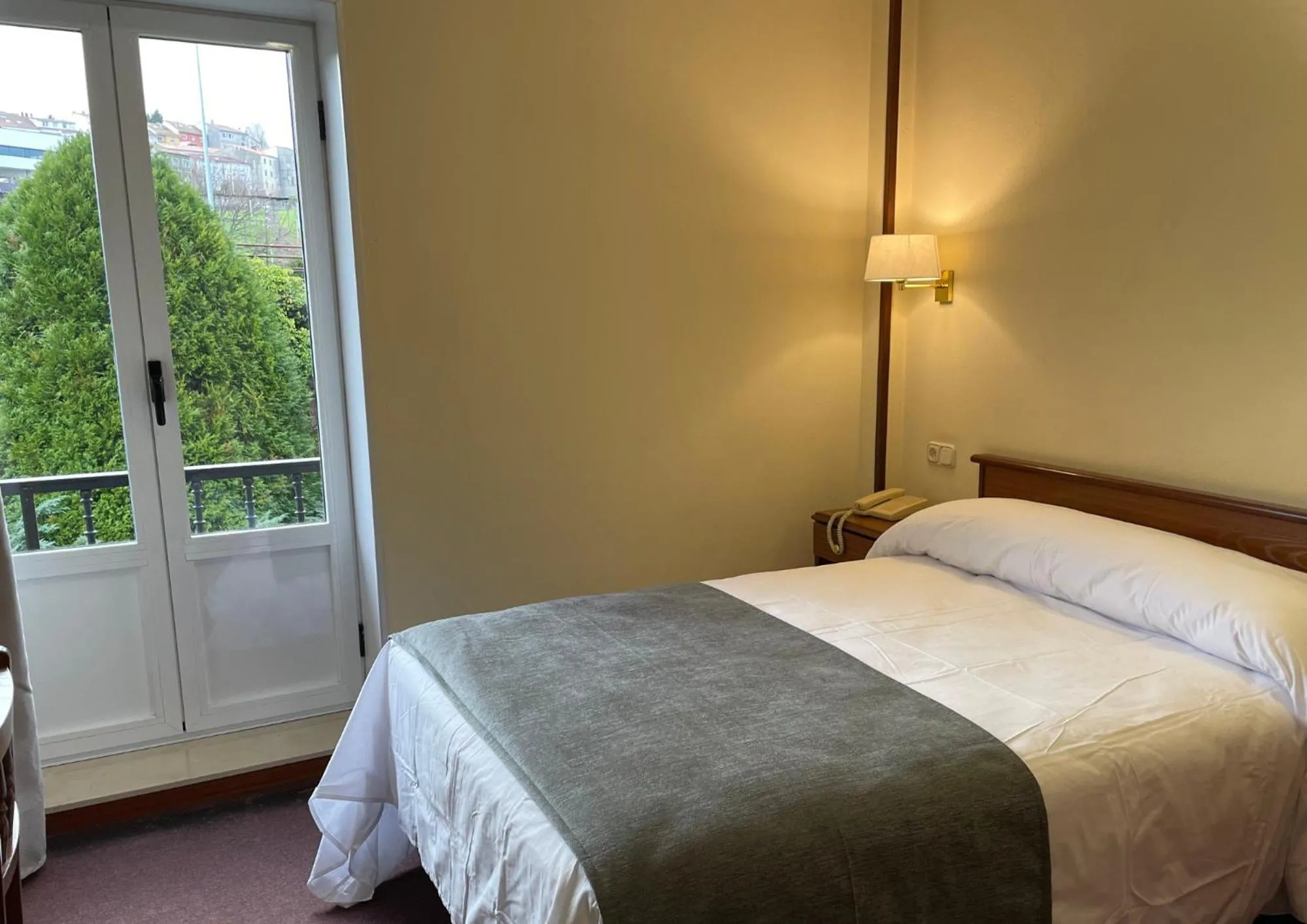 Bed in Pensión Capital de Galicia