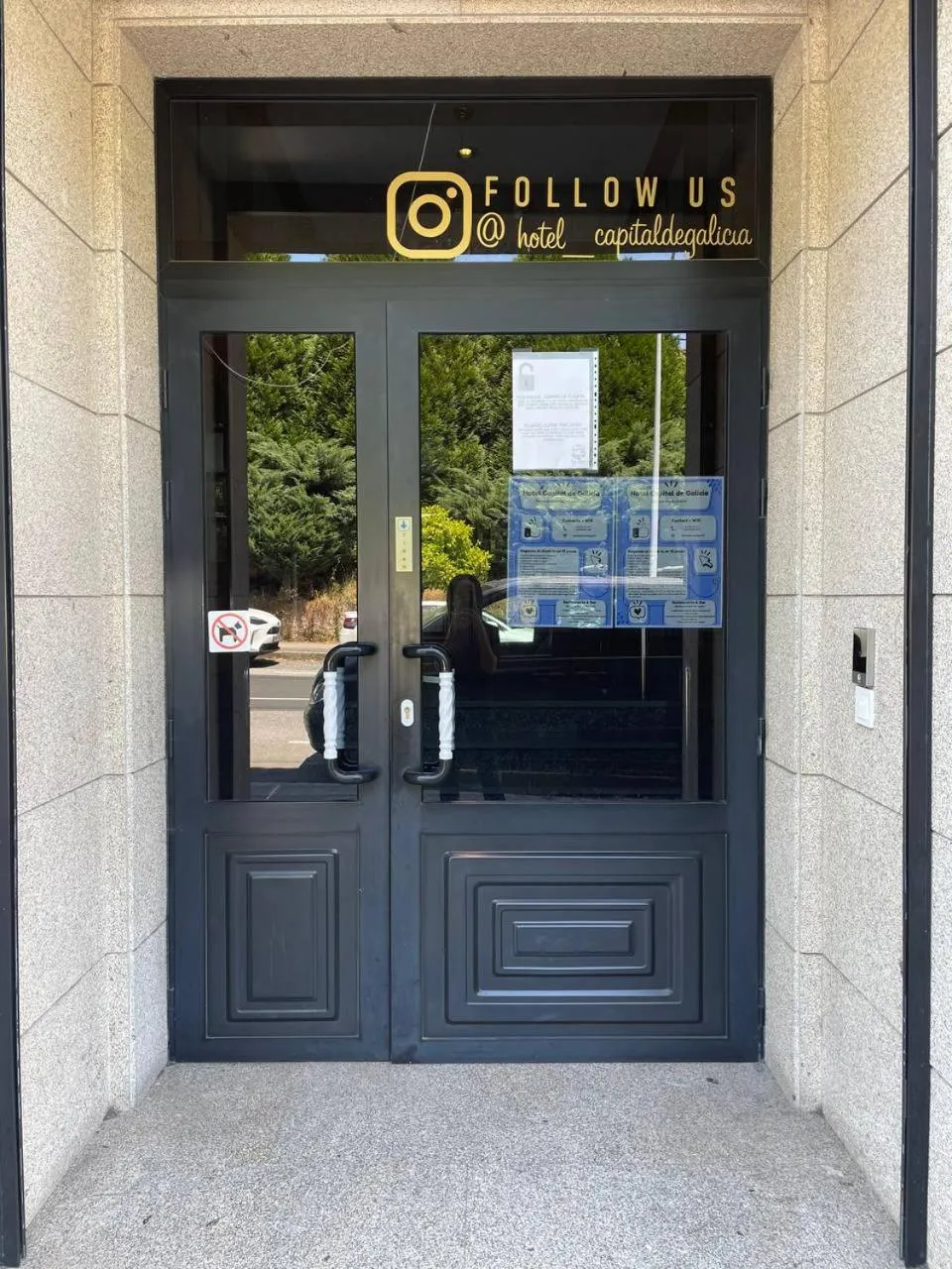 Facade/entrance in Pensión Capital de Galicia
