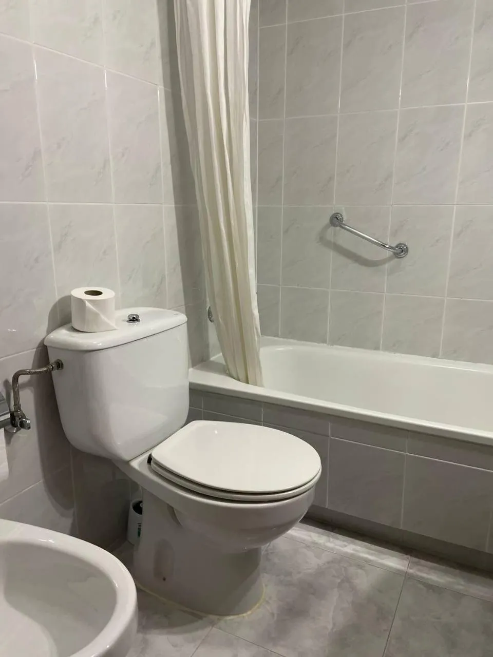 Shower in Pensión Capital de Galicia