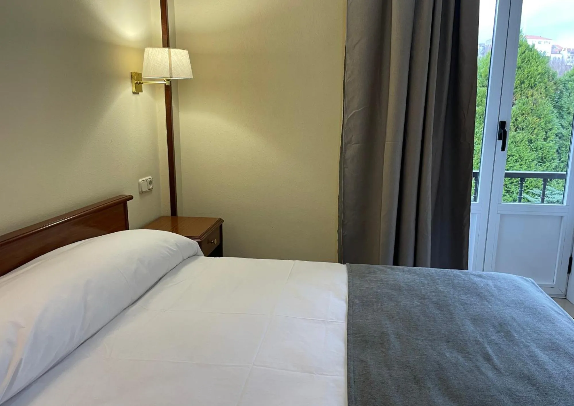 Bed in Pensión Capital de Galicia
