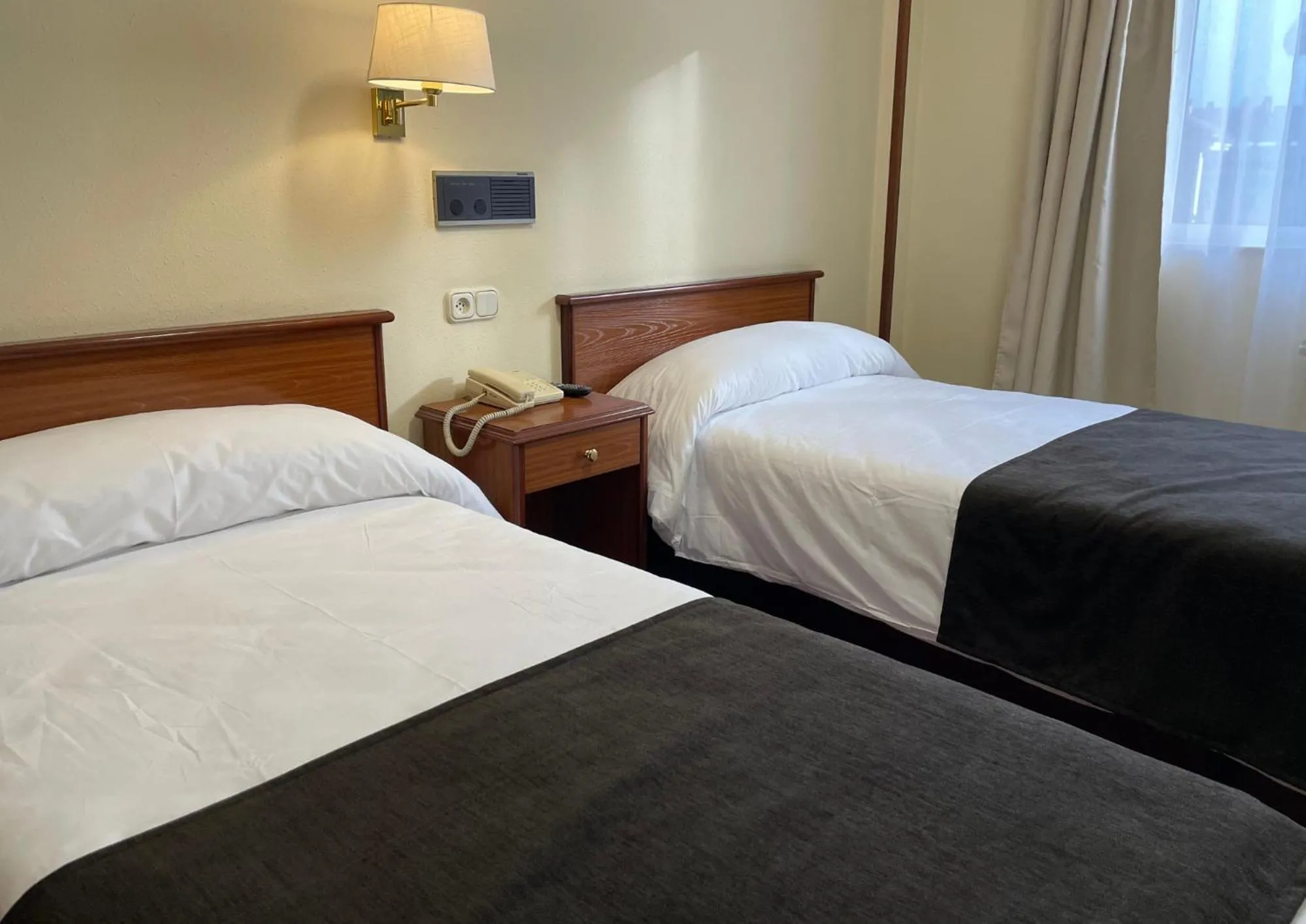 Bed in Pensión Capital de Galicia