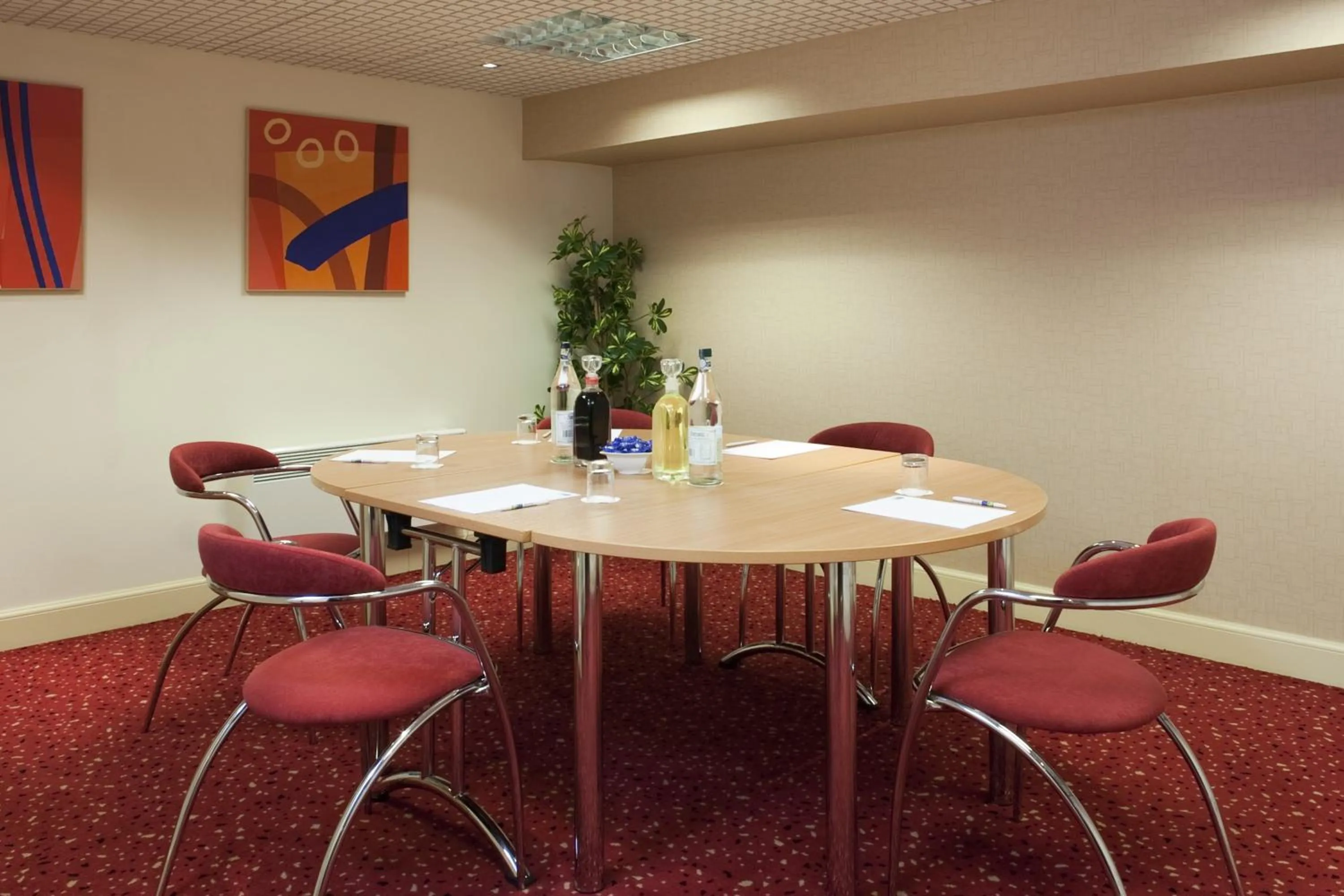 Meeting/conference room in Holiday Inn Express Edinburgh City Centre by IHG