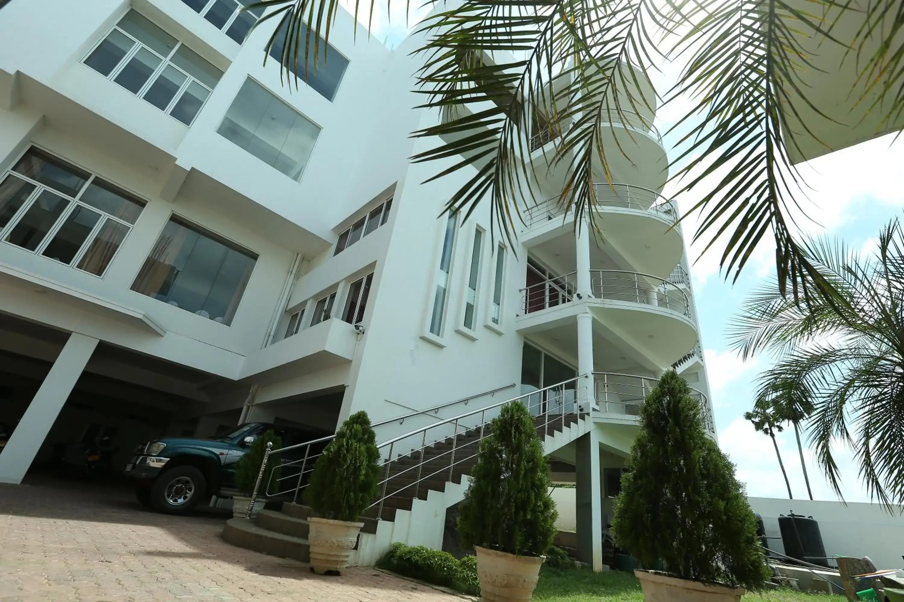 Property building in Hotel Oviya Property building in Hotel Oviya