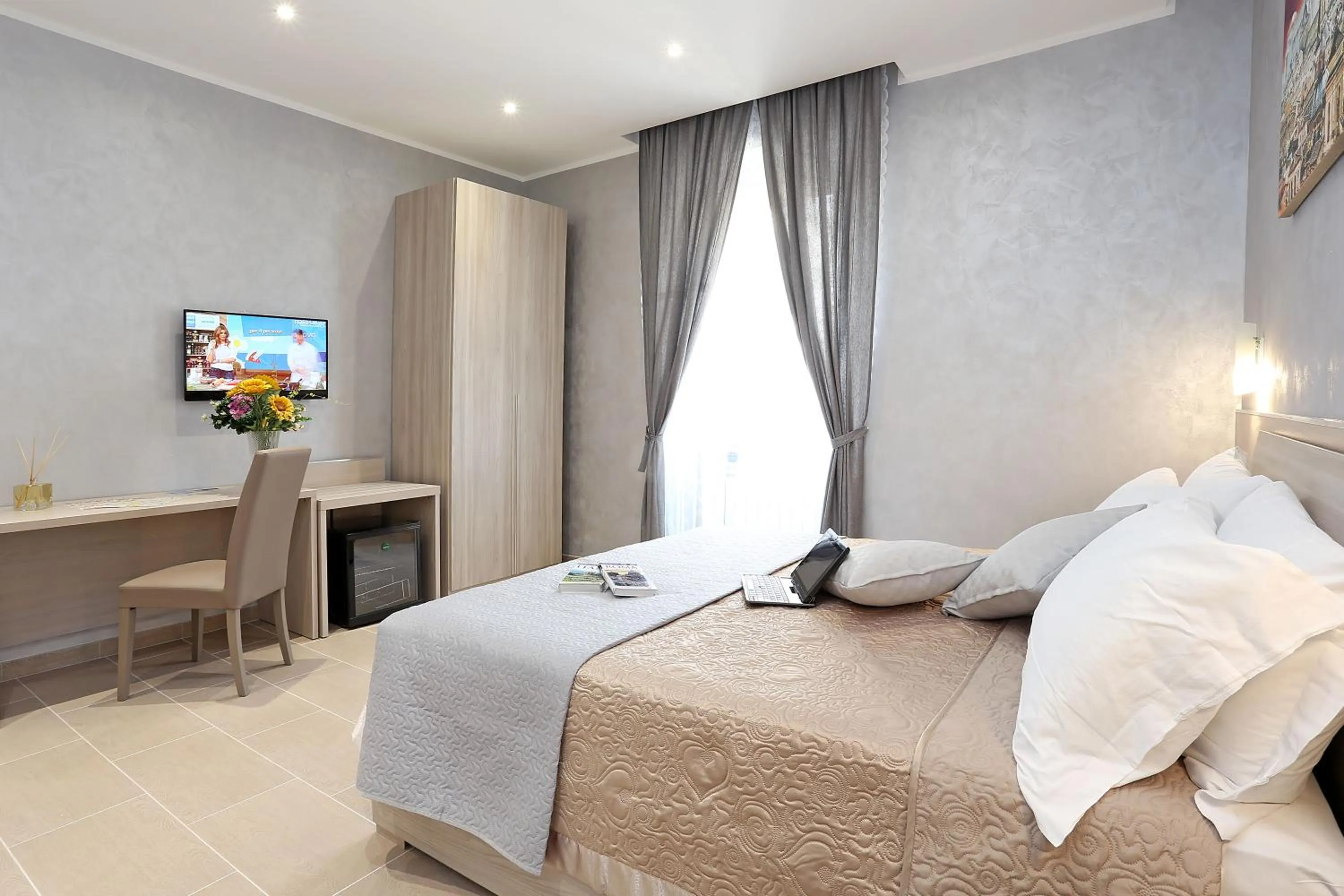 Bedroom, Bed in AdoraSuite 2