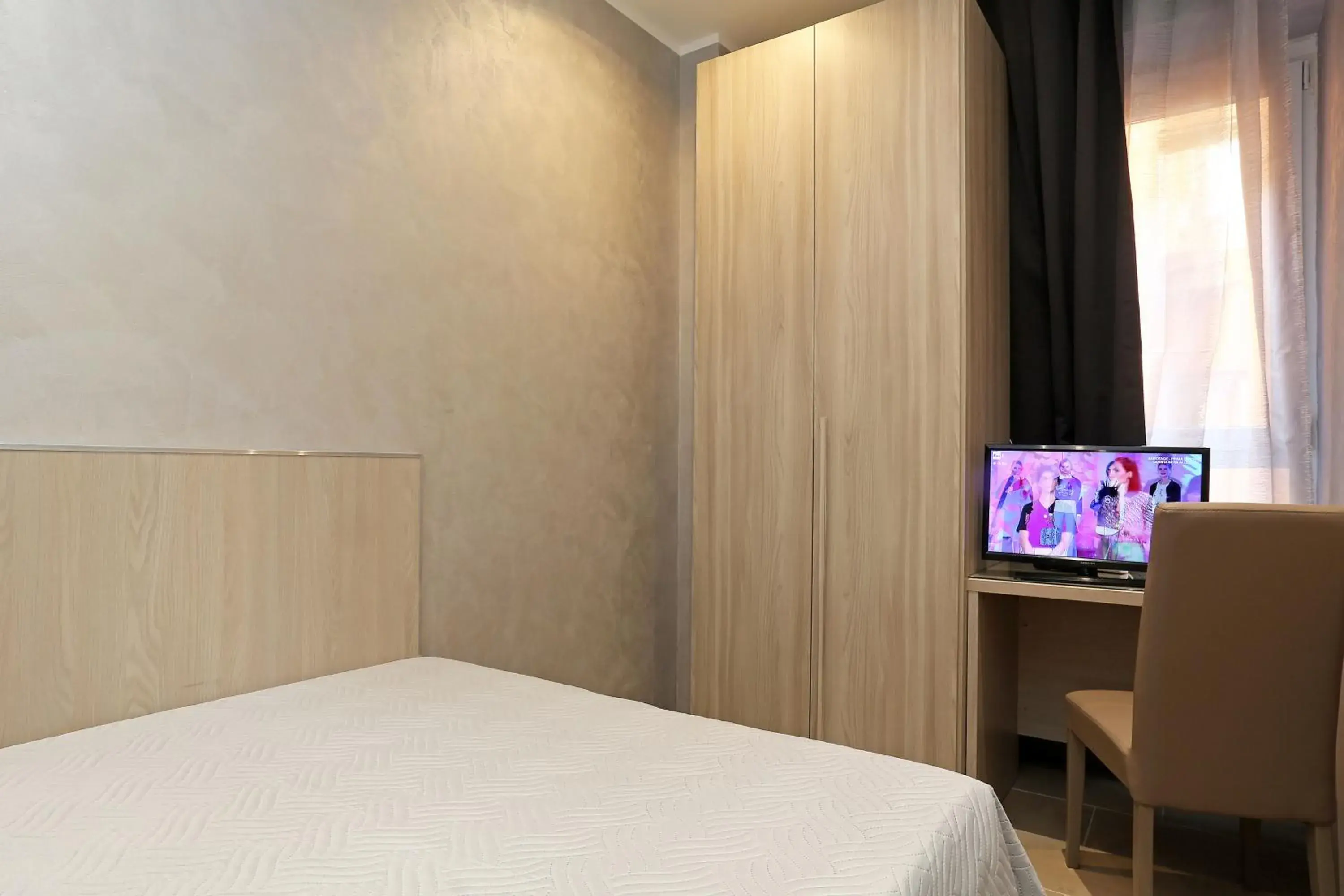 Superior Single Room - single occupancy in AdoraSuite 2 Superior Single Room - single occupancy in AdoraSuite 2