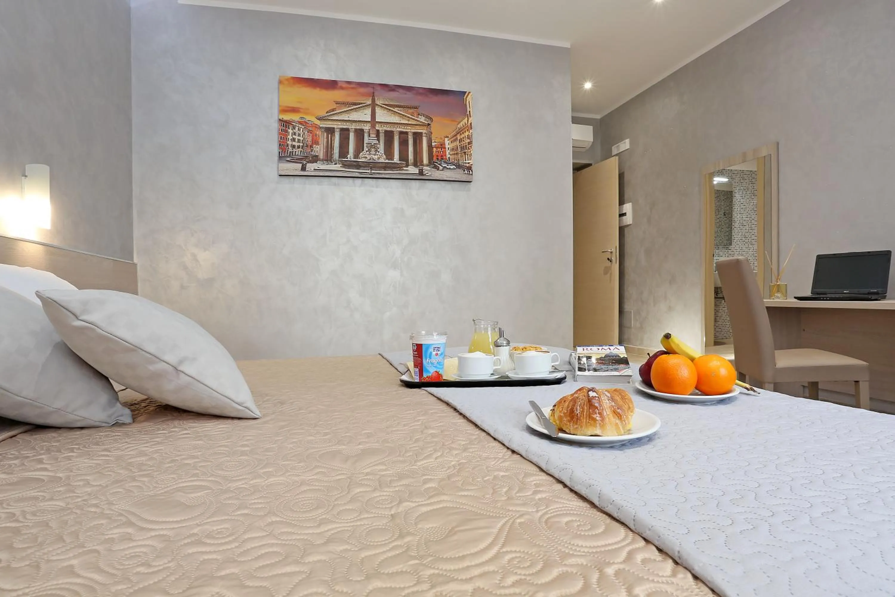 Bedroom, Bed in AdoraSuite 2