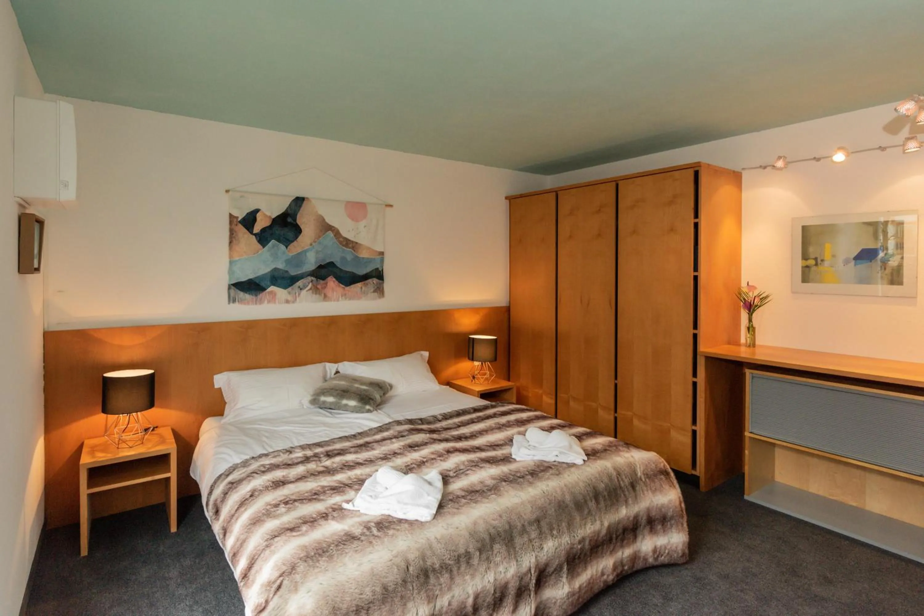 Bedroom, Bed in Ibex Lodge