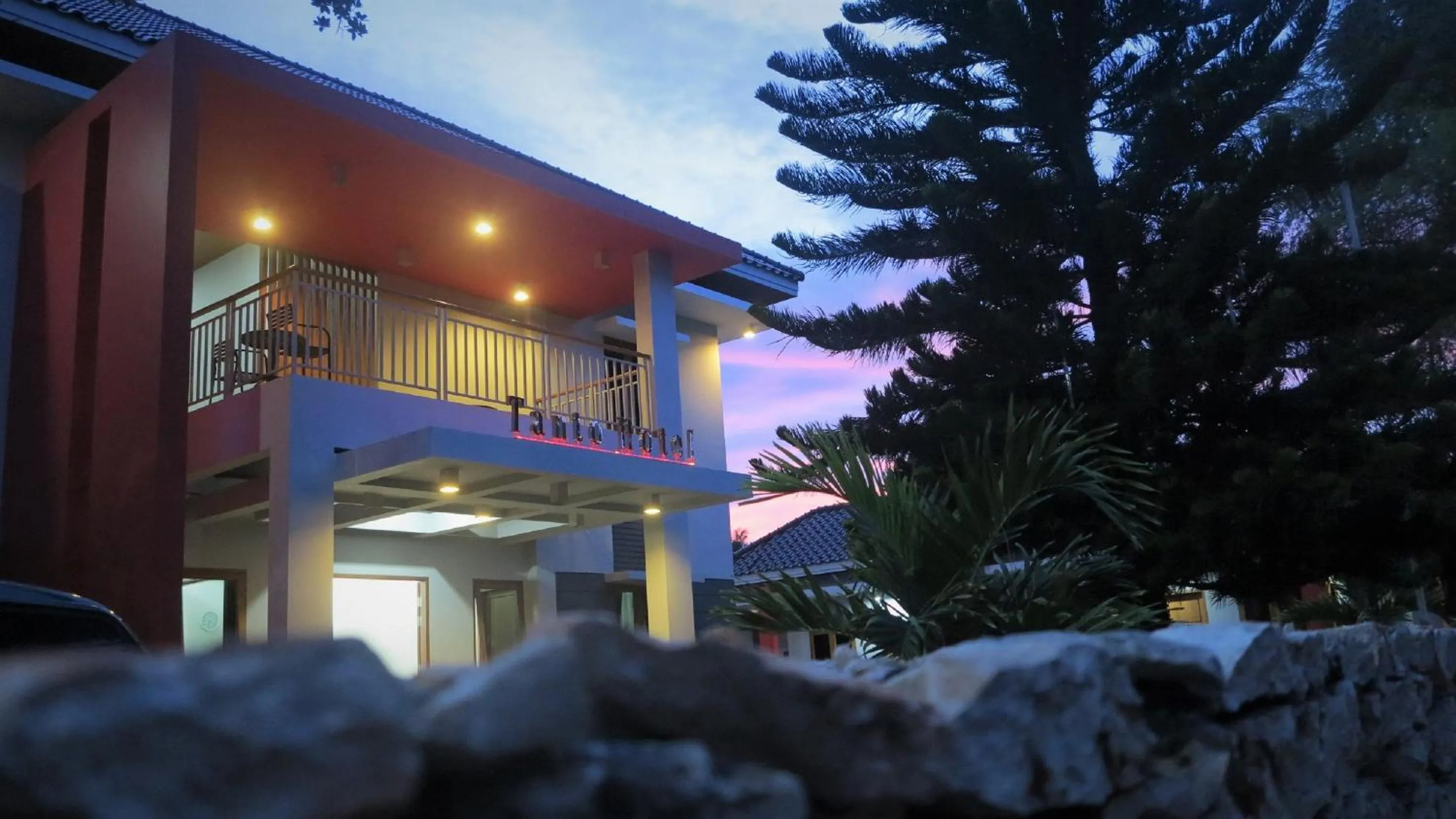 Facade/entrance in Tanto Hotel