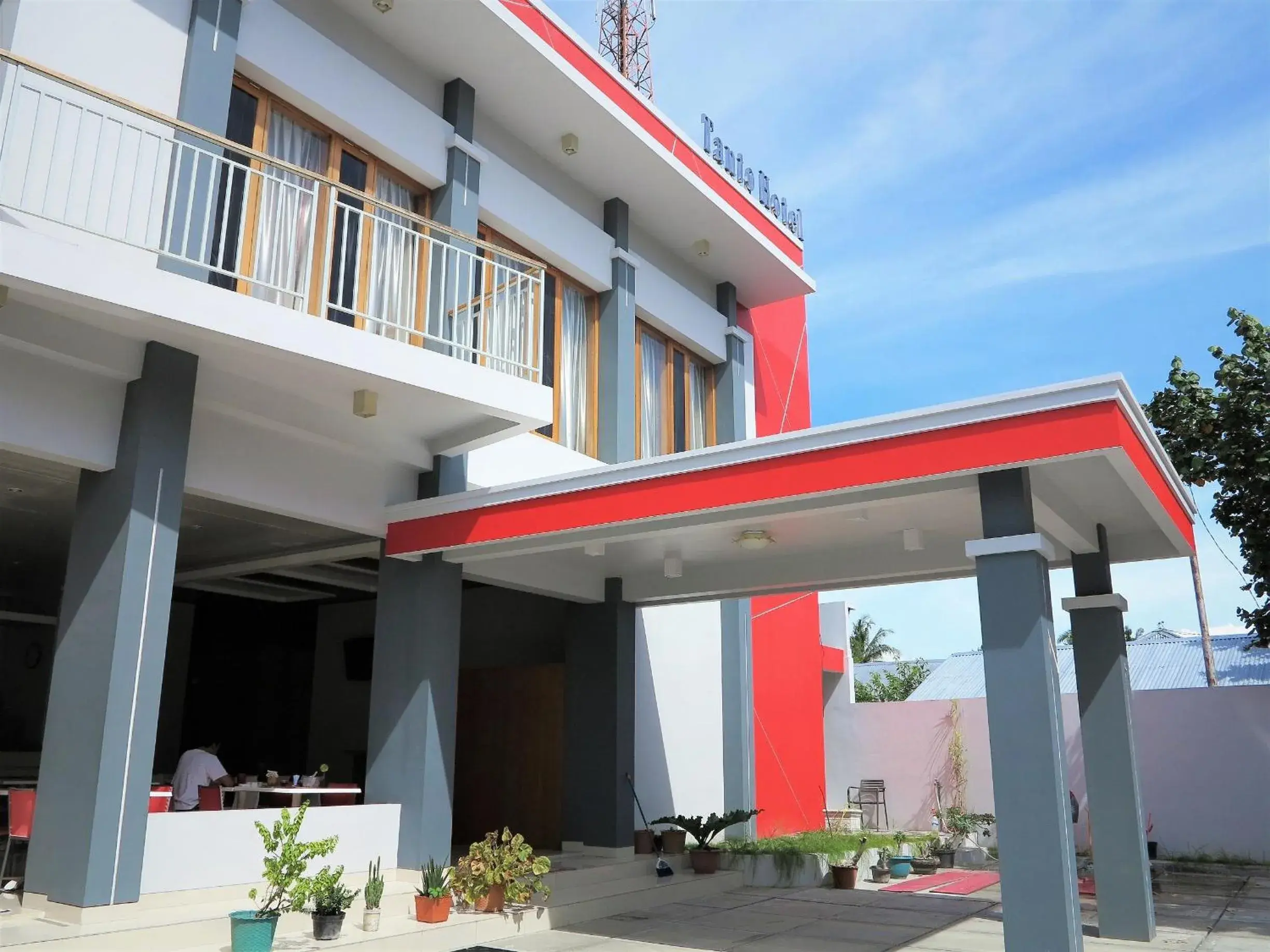 Facade/entrance in Tanto Hotel Facade/entrance in Tanto Hotel