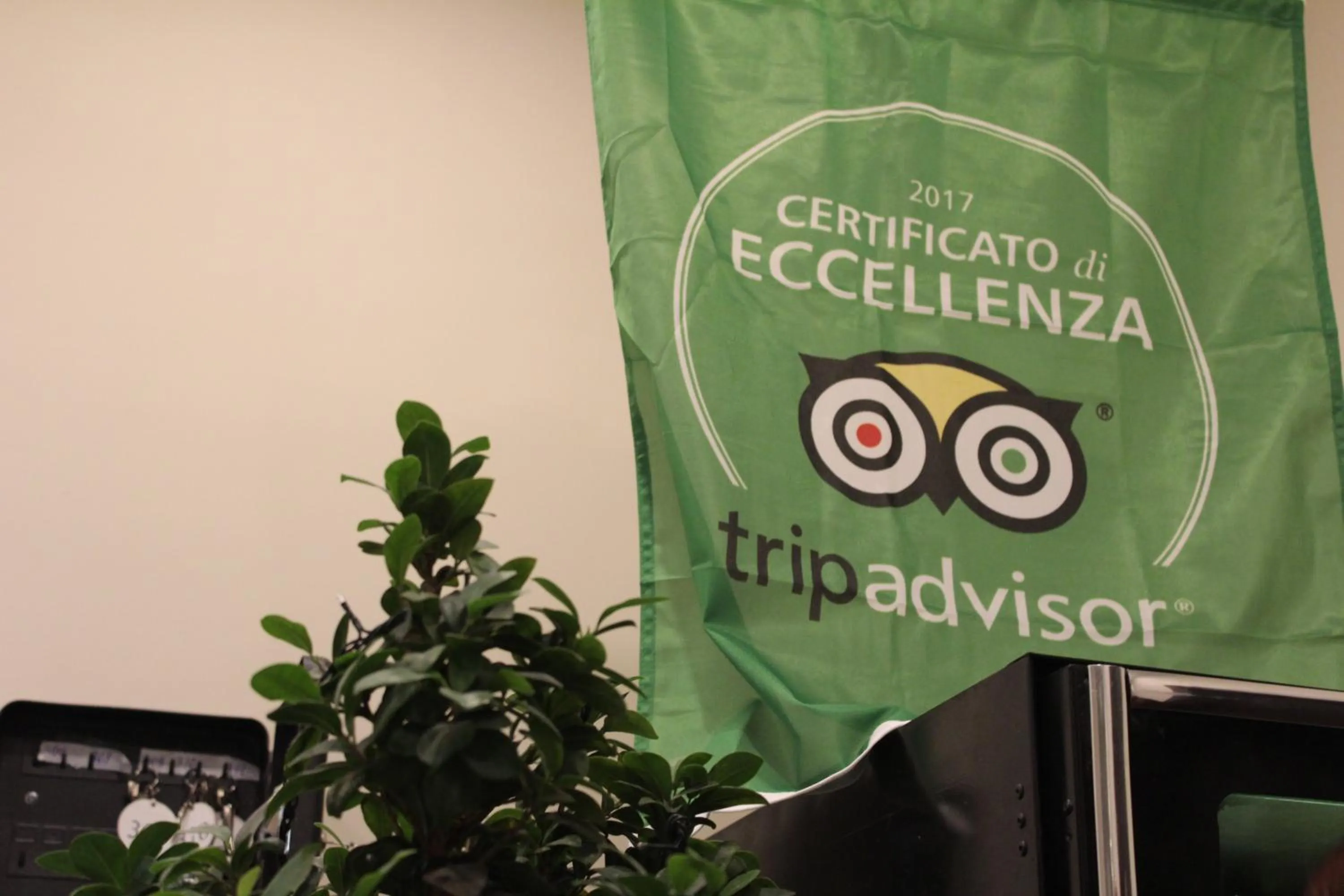 Logo/Certificate/Sign in B&B Metropolitan