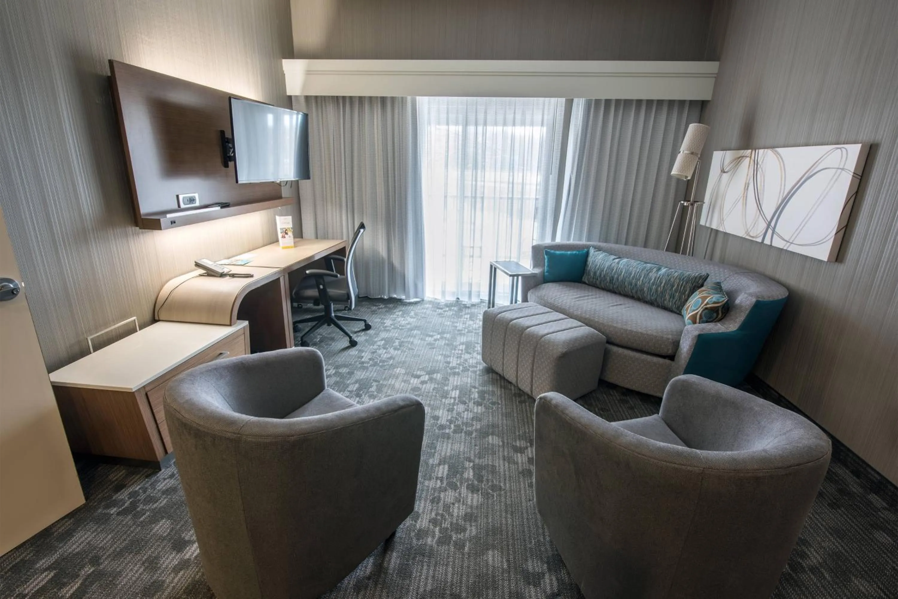 Living room in Courtyard by Marriott Norwich