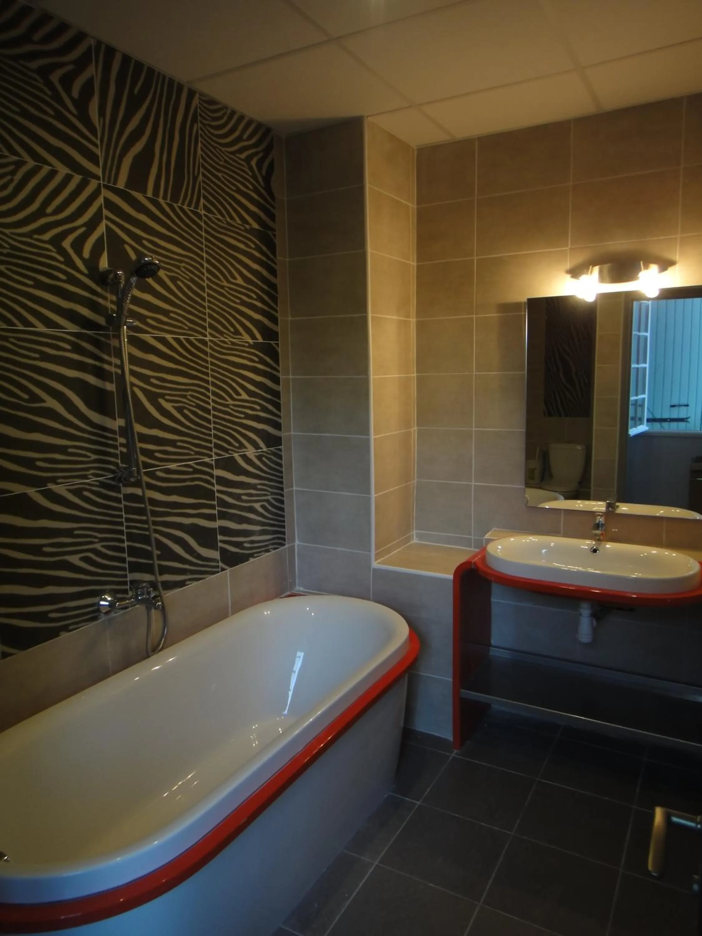 Bathroom in L'hôtel du Bastier