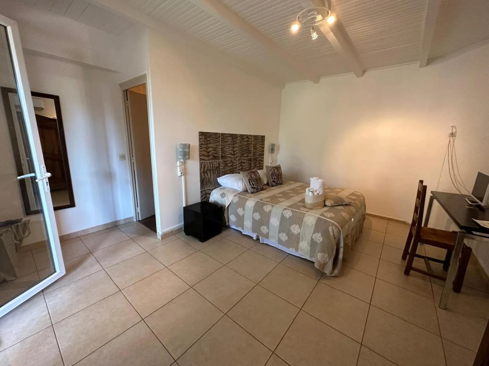 Bed in L'hôtel du Bastier