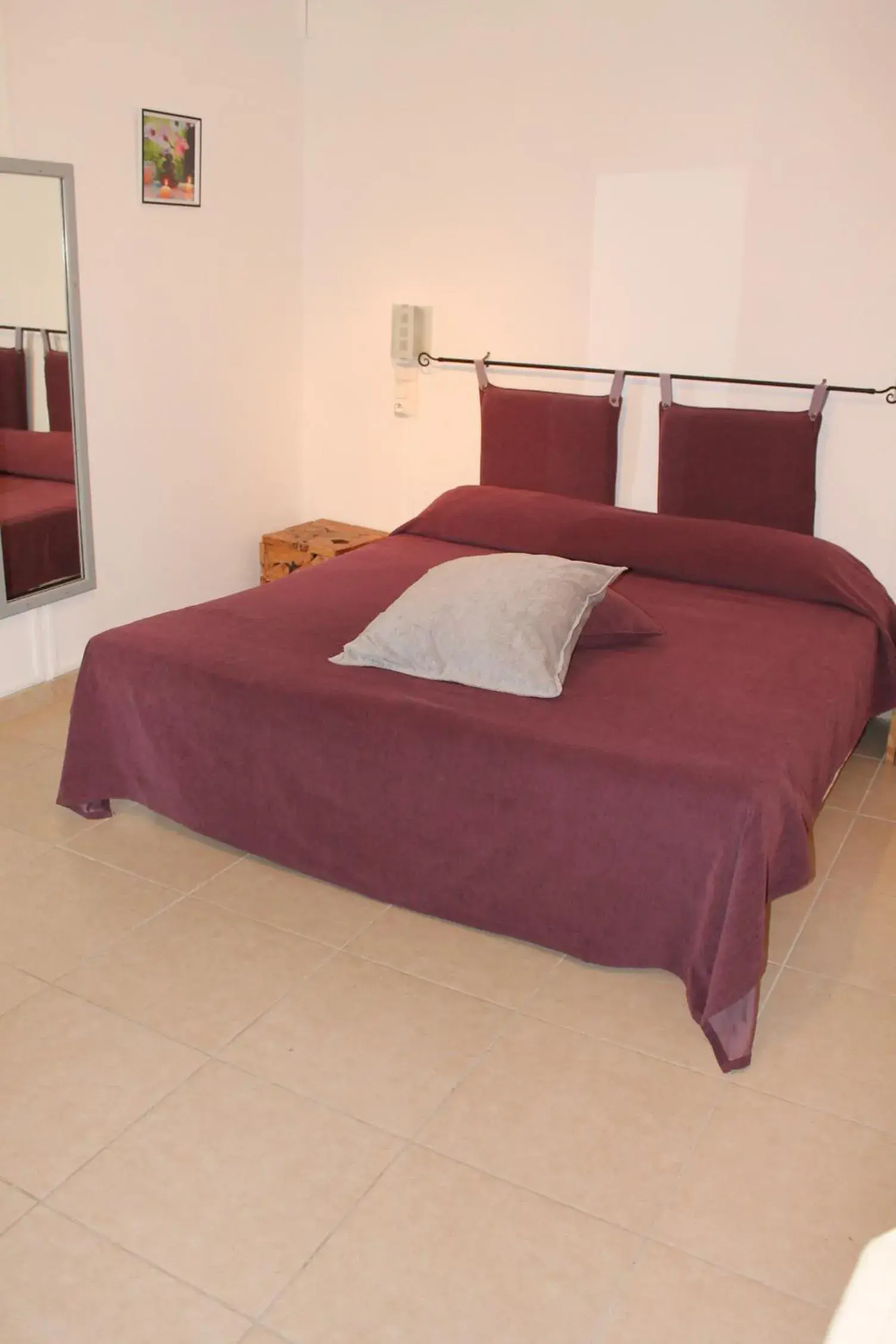 Quadruple Room with Garden View in L'hôtel du Bastier Quadruple Room with Garden View in L'hôtel du Bastier