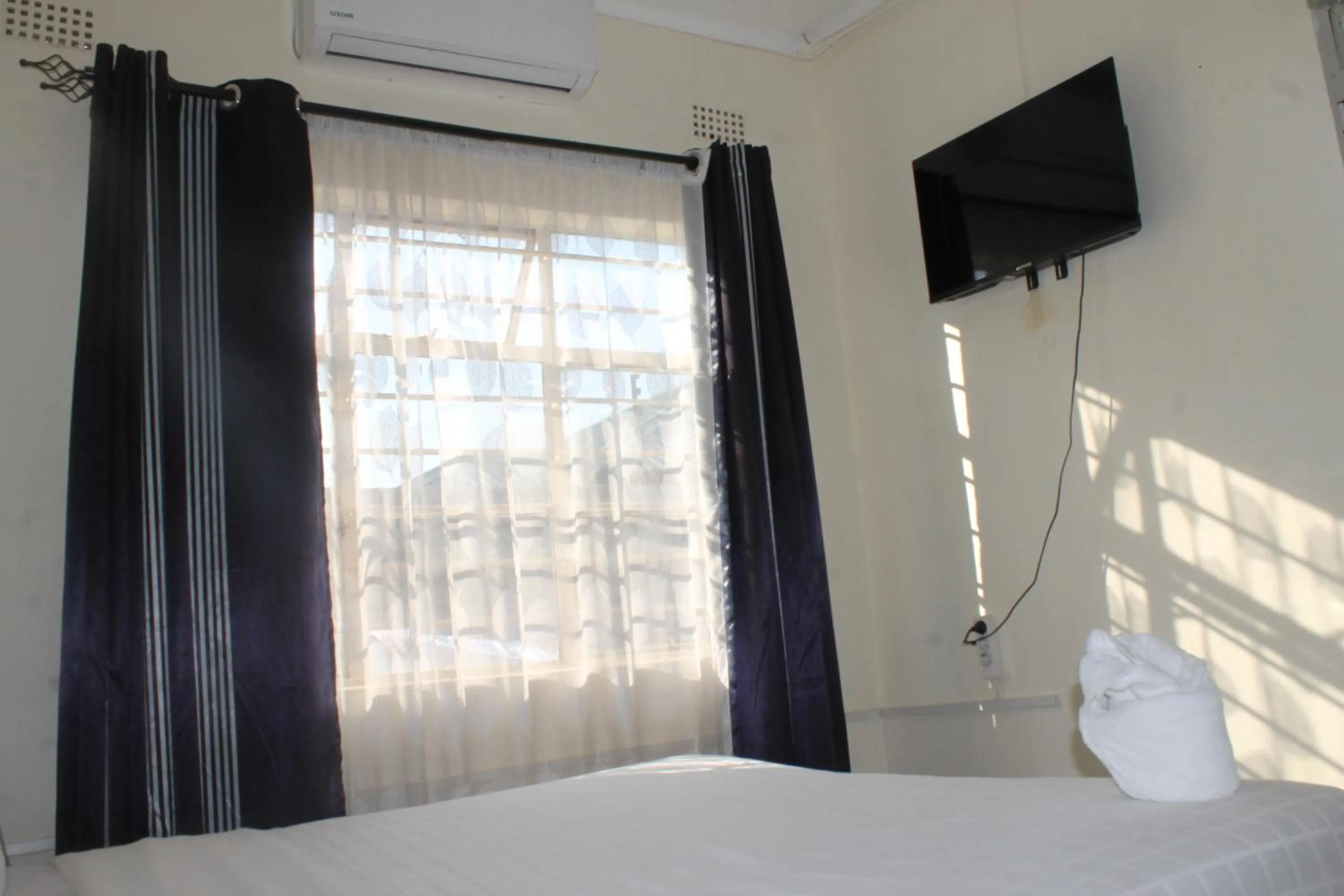 Bed in Honeybed Lodge