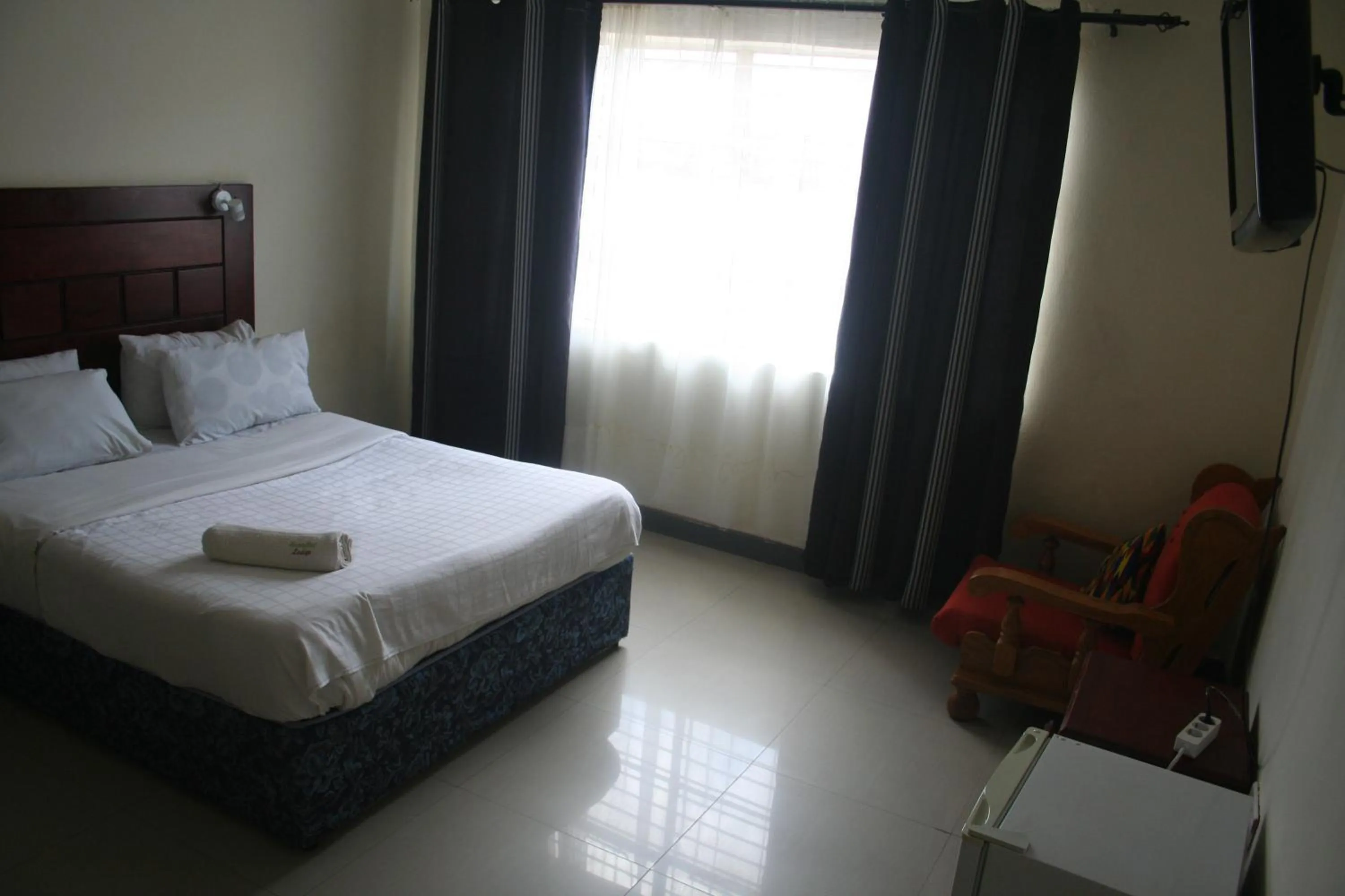 Photo of the whole room, Bed in Honeybed Lodge