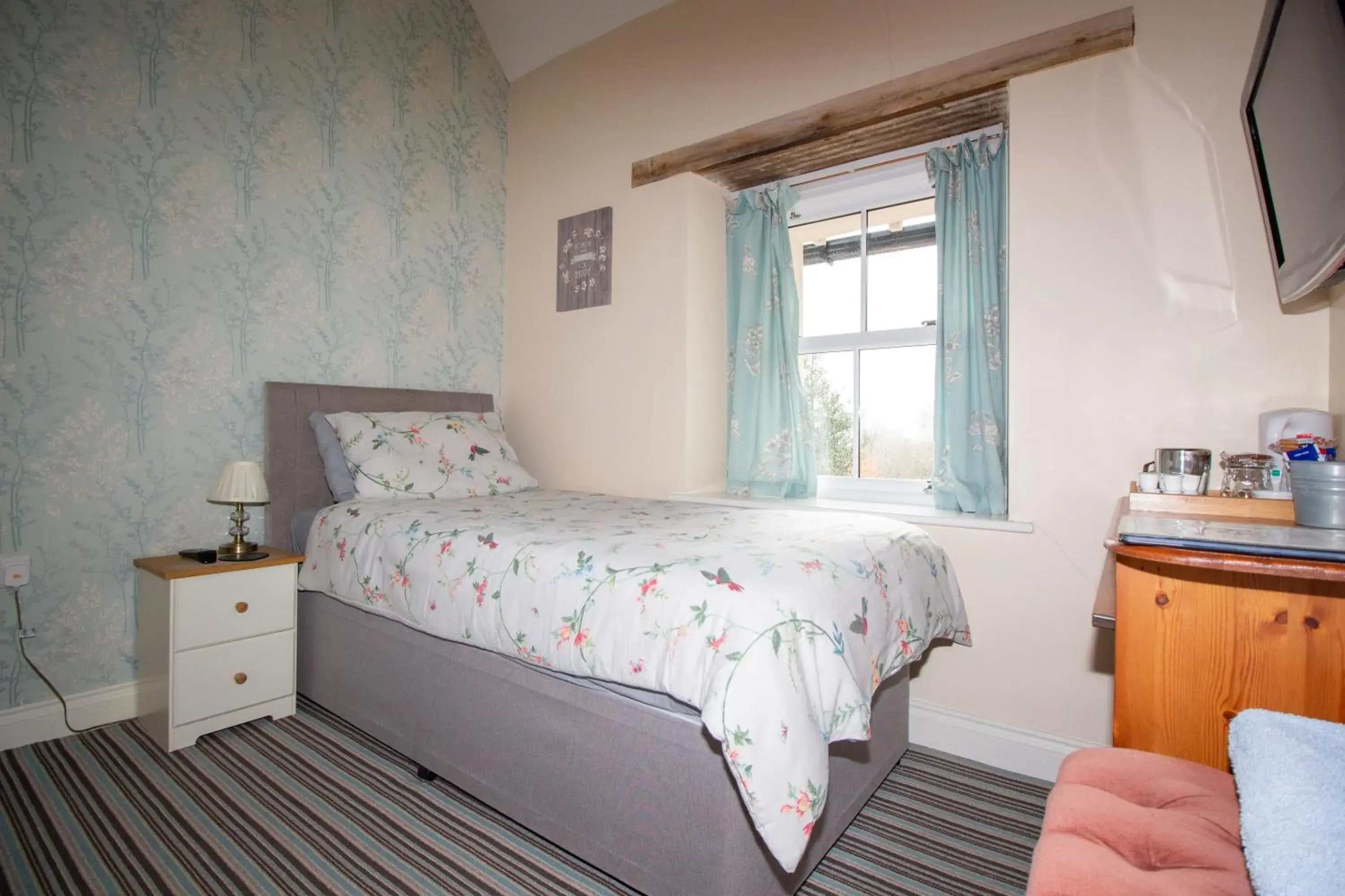 Single Room - single occupancy in Old School B & B Single Room - single occupancy in Old School B & B