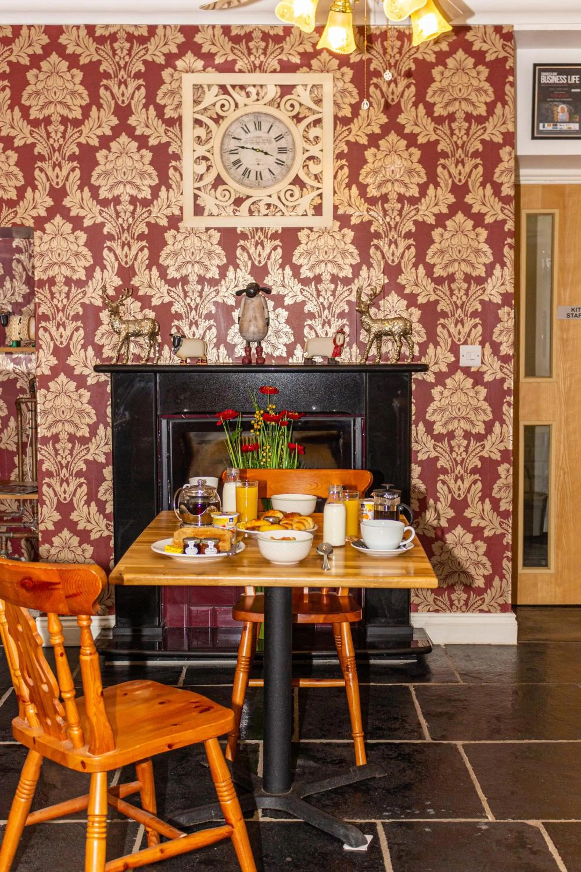 Breakfast in Old School B & B