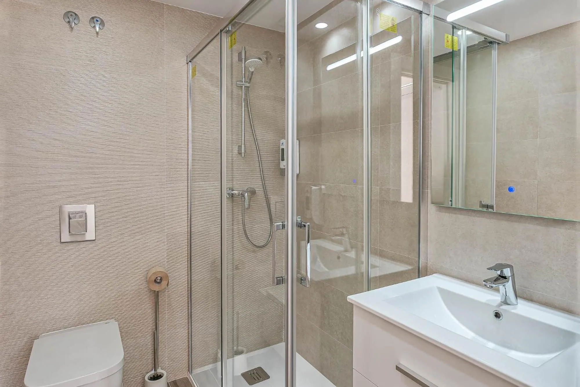 Shower in Malaga Center Flat Cathedral