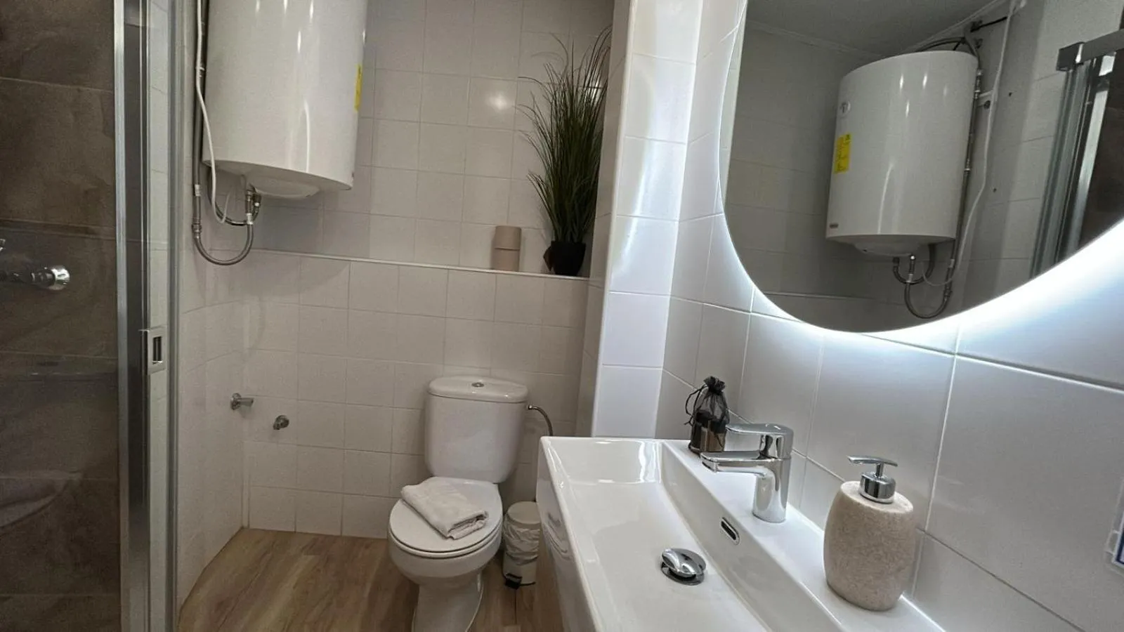 Shower in Malaga Center Flat Cathedral