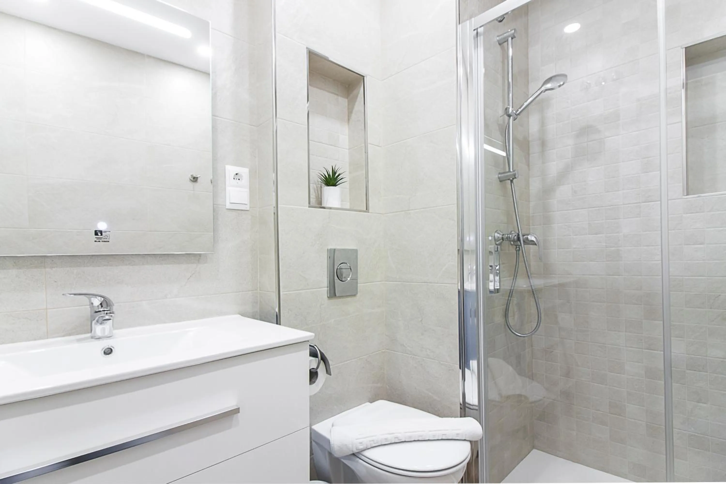 Shower in Malaga Center Flat Cathedral