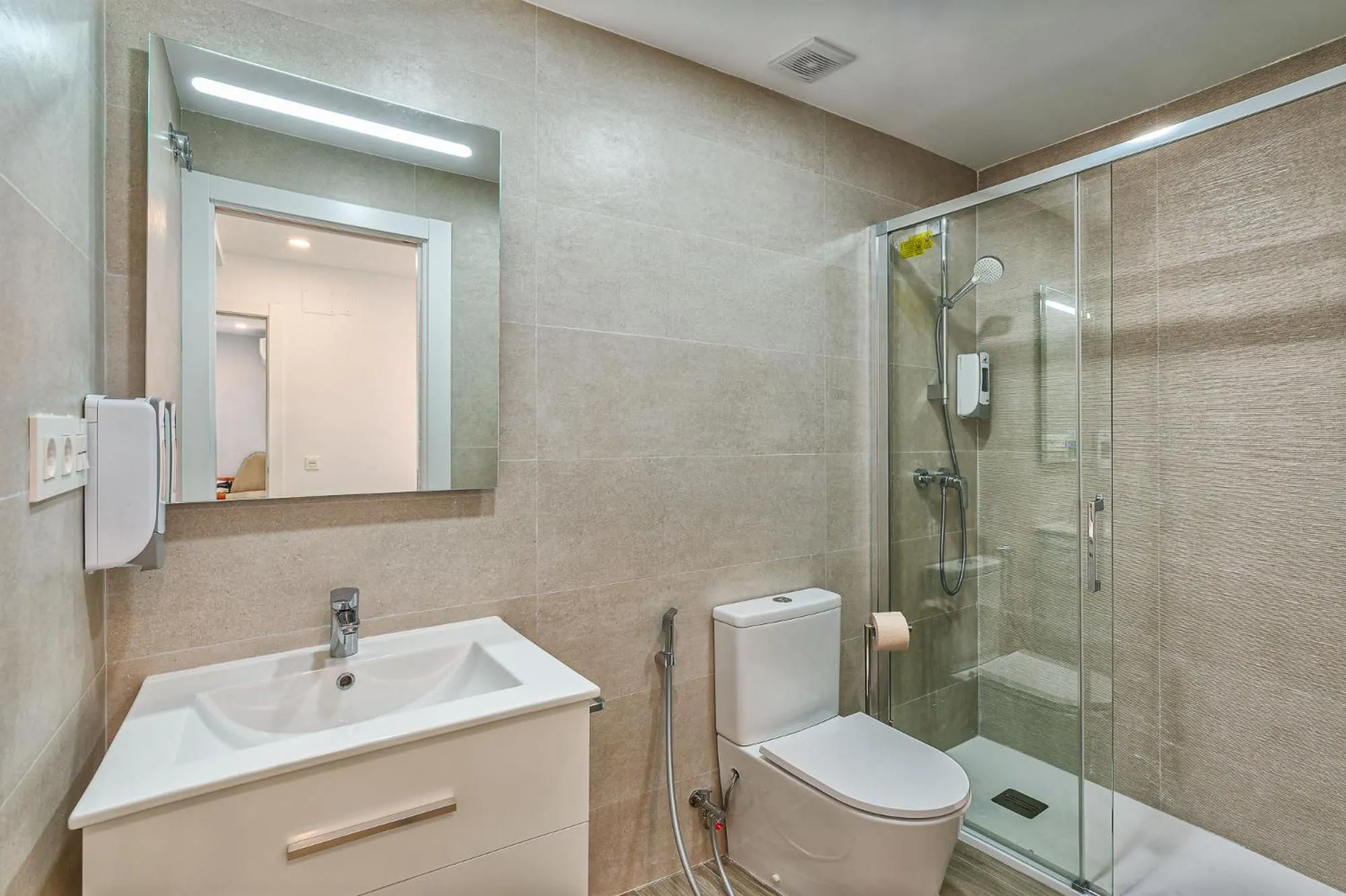 Shower in Malaga Center Flat Cathedral