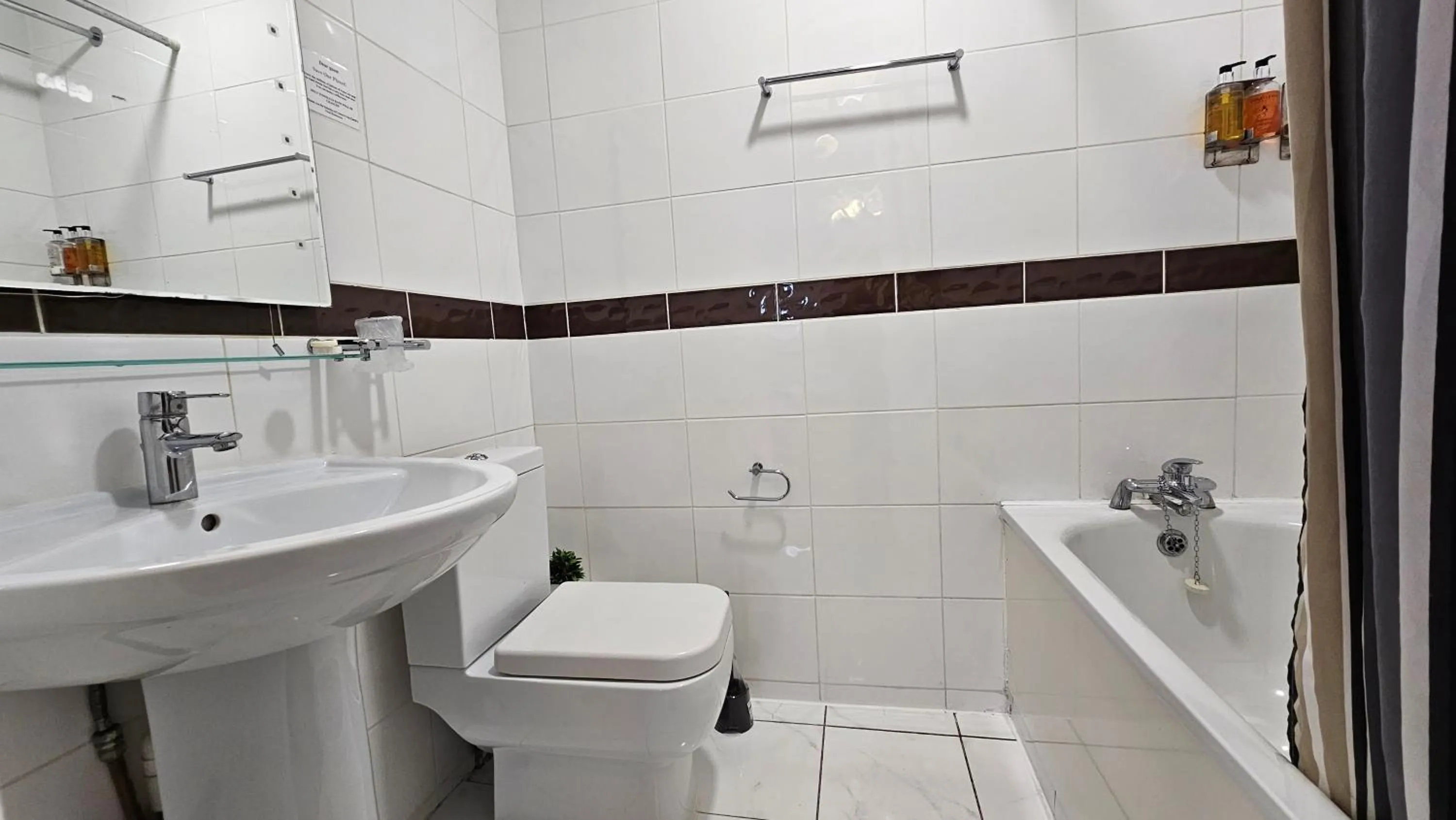 Bathroom in Bros Inn Hotel