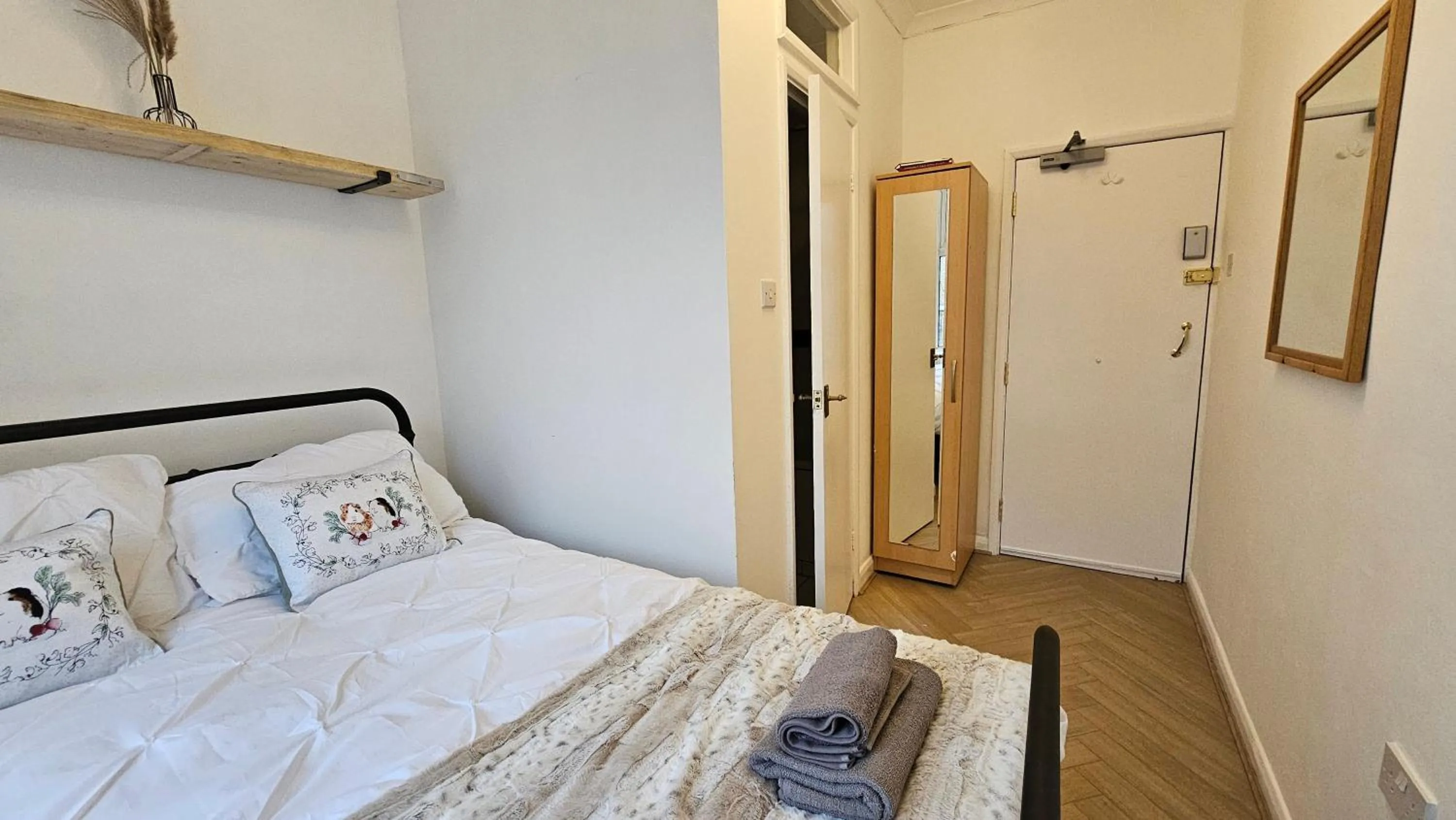 Bedroom in Bros Inn Hotel