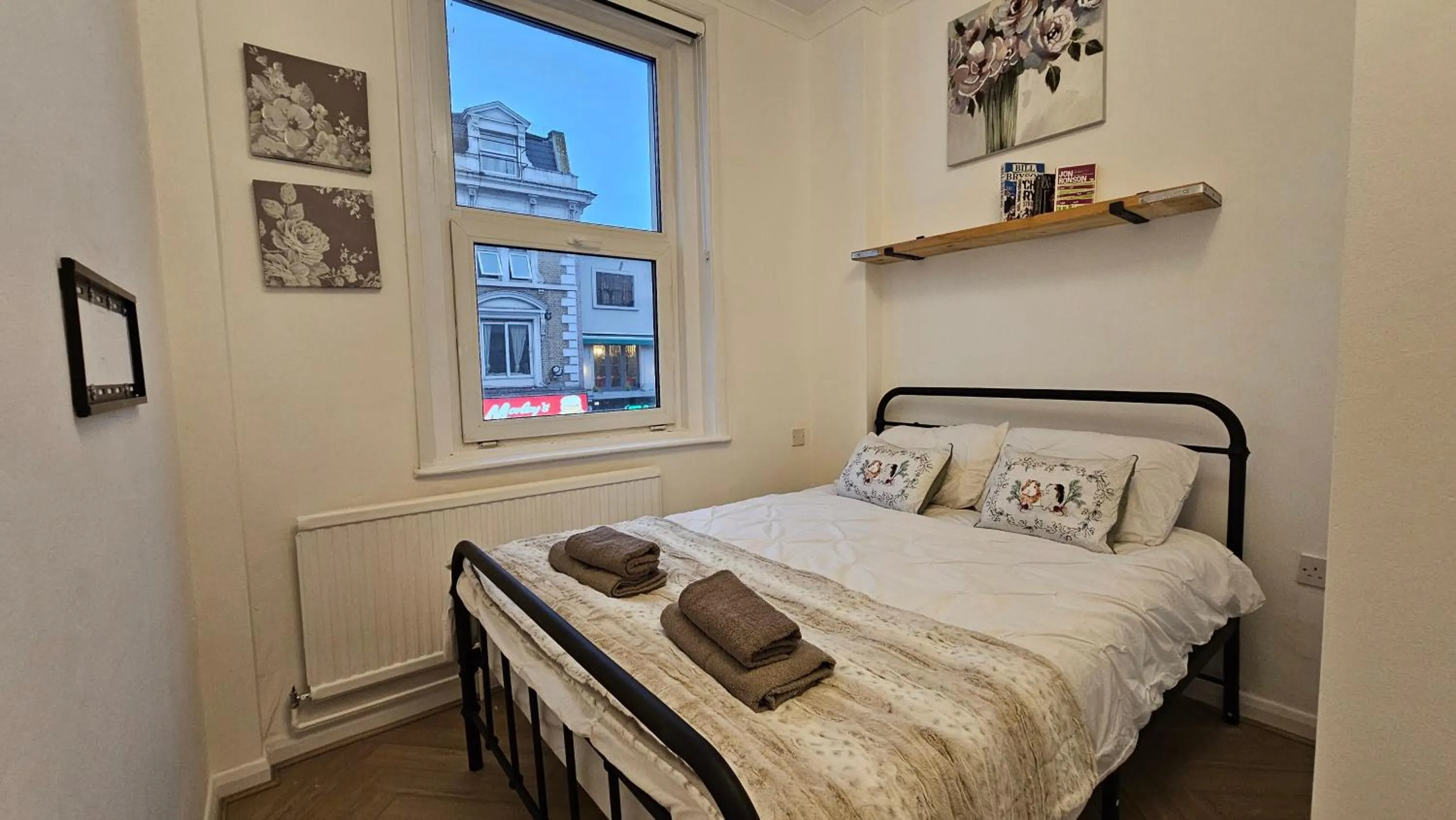 Bedroom in Bros Inn Hotel