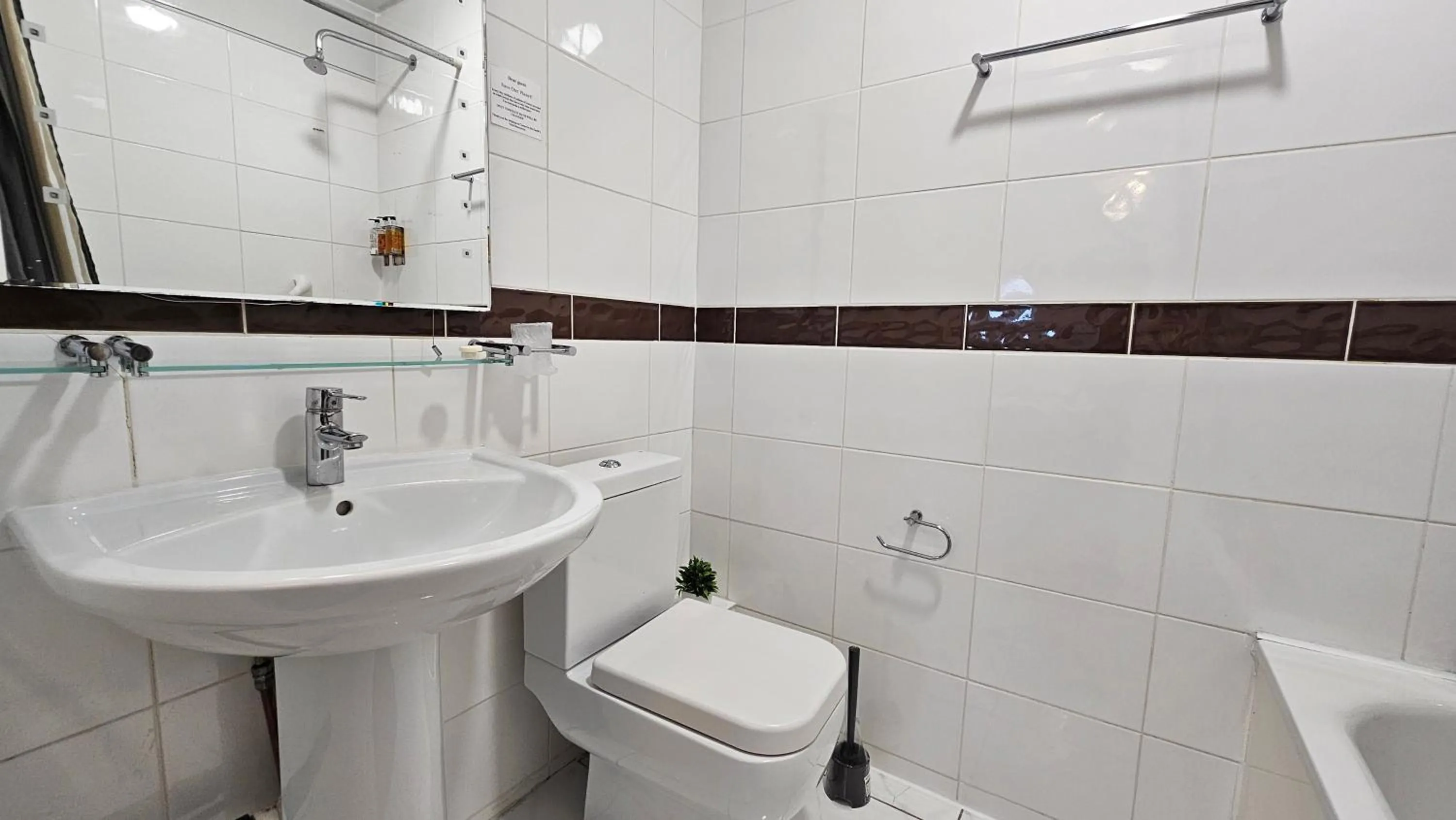 Bathroom in Bros Inn Hotel