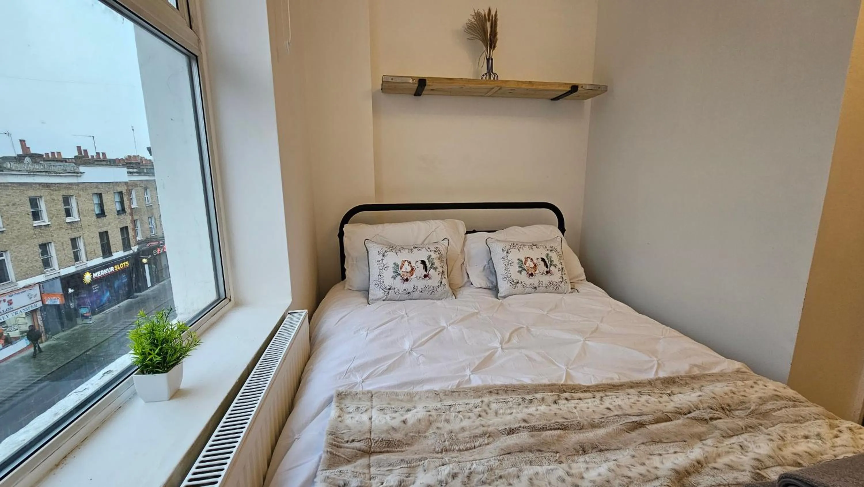 Bedroom in Bros Inn Hotel