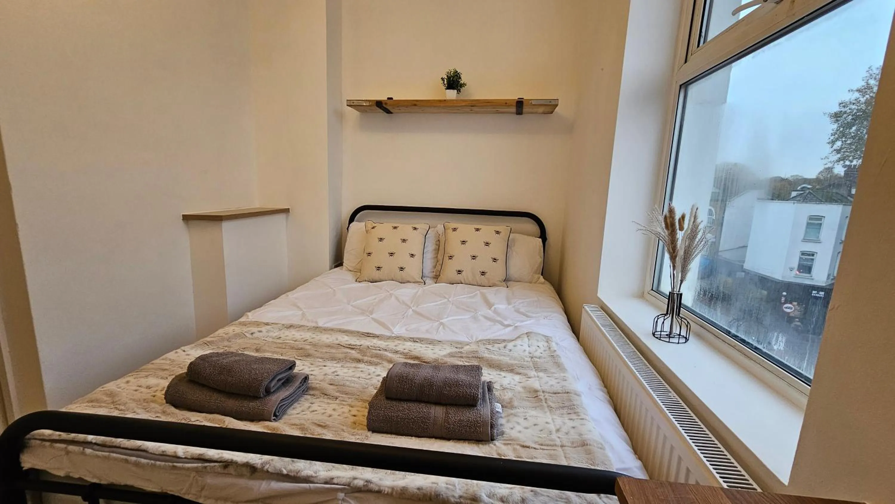 Bedroom in Bros Inn Hotel