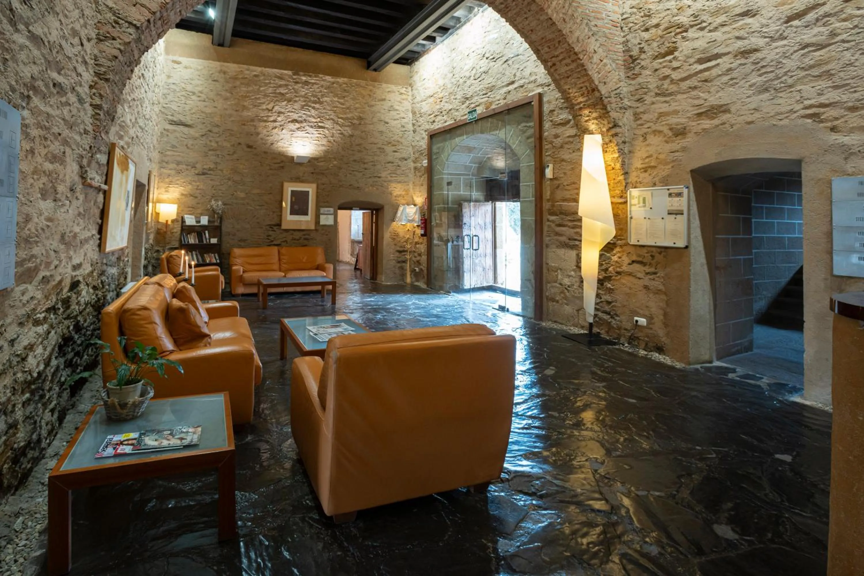 Lobby or reception in Hotel Puente de Alconétar